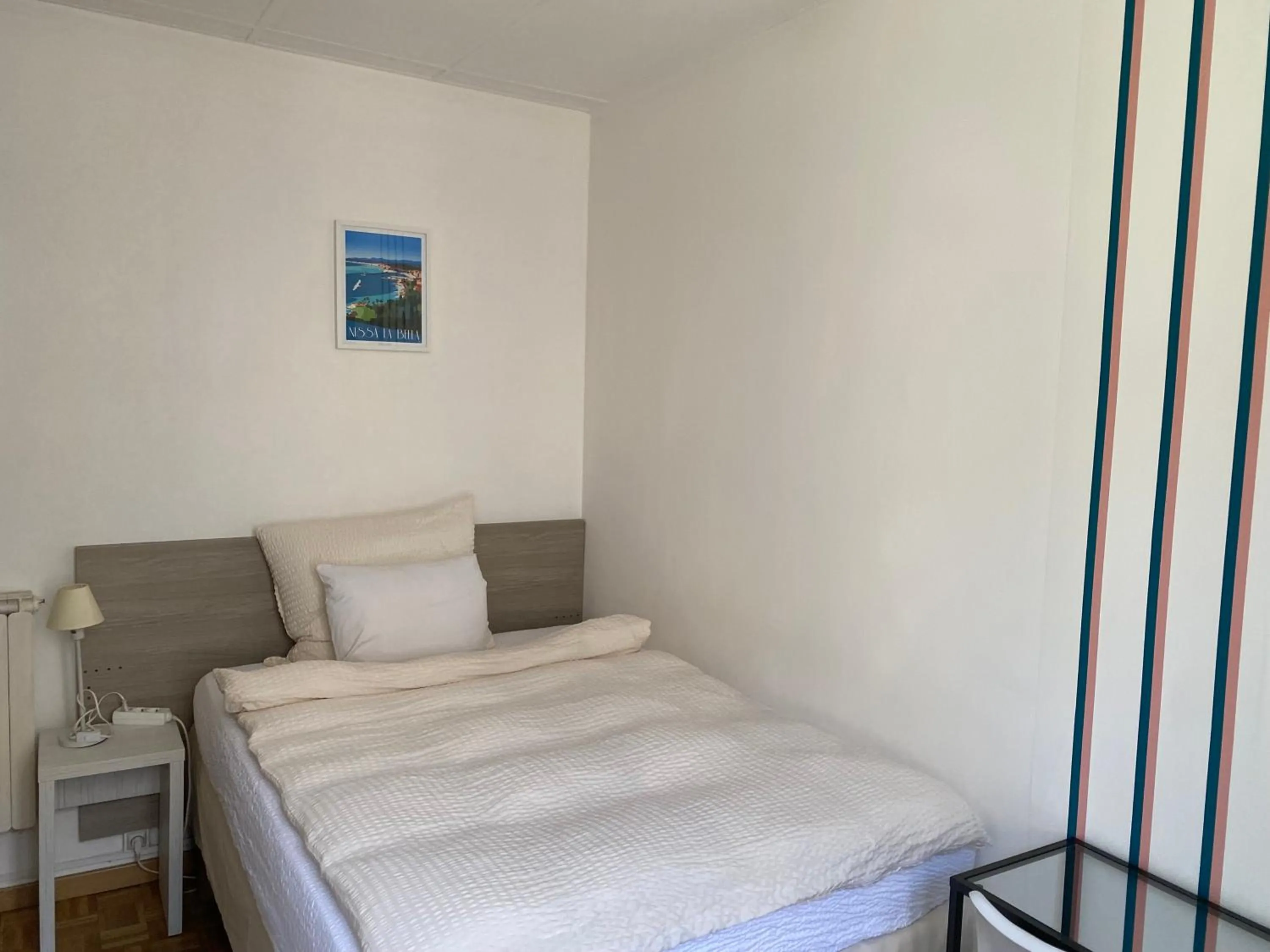 Bed in Logis Hôtel Villa Victorine