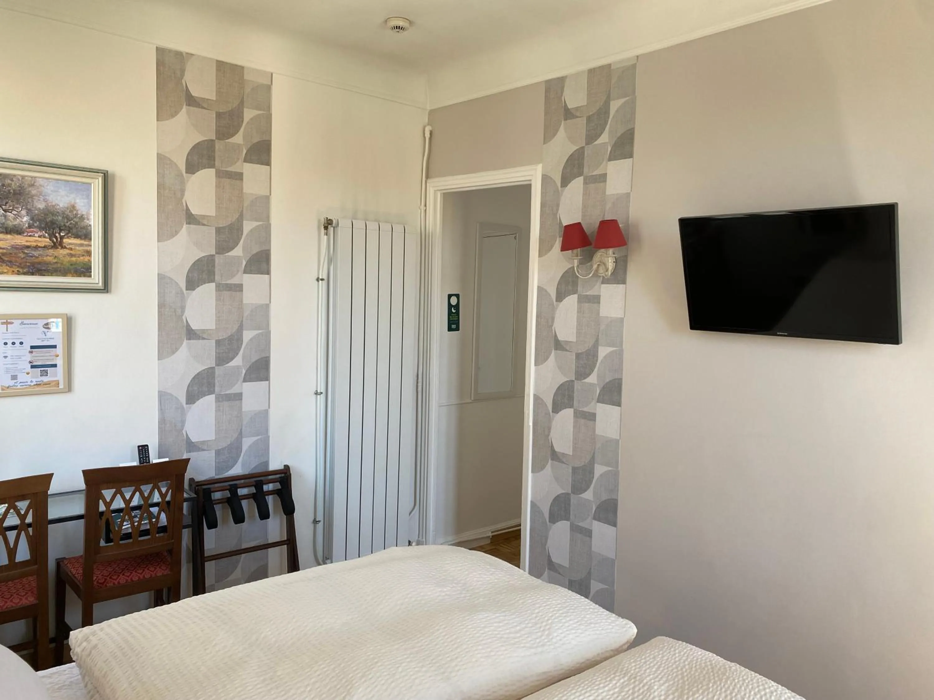 Bedroom, Bed in Logis Hôtel Villa Victorine