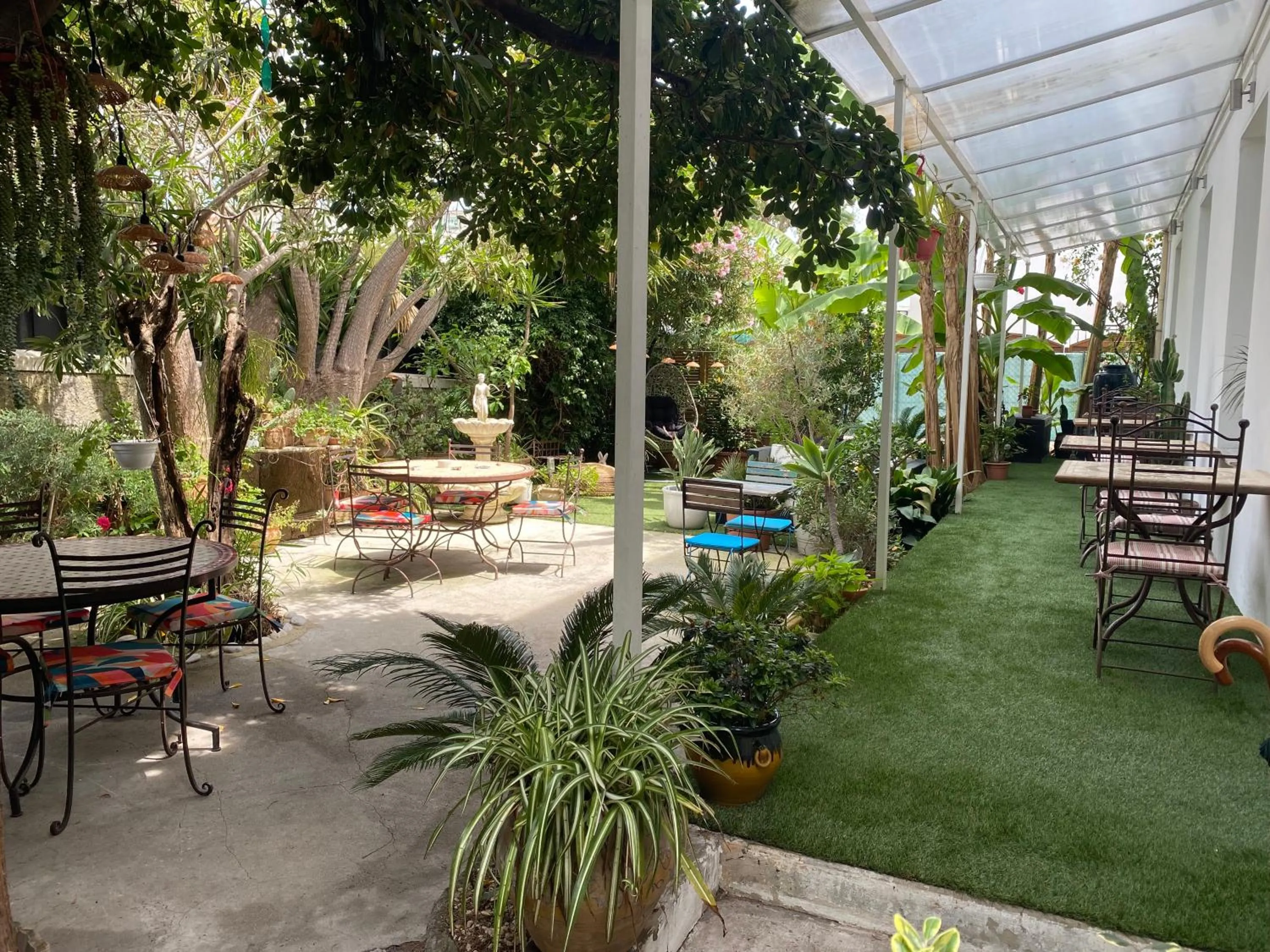 Garden in Logis Hôtel Villa Victorine