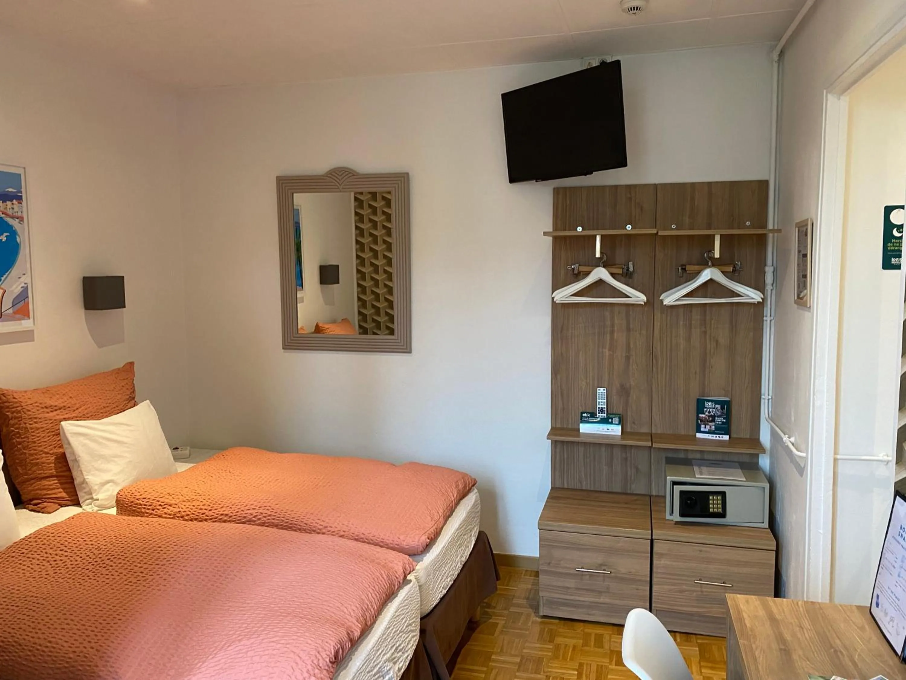 Photo of the whole room, Bed in Logis Hôtel Villa Victorine