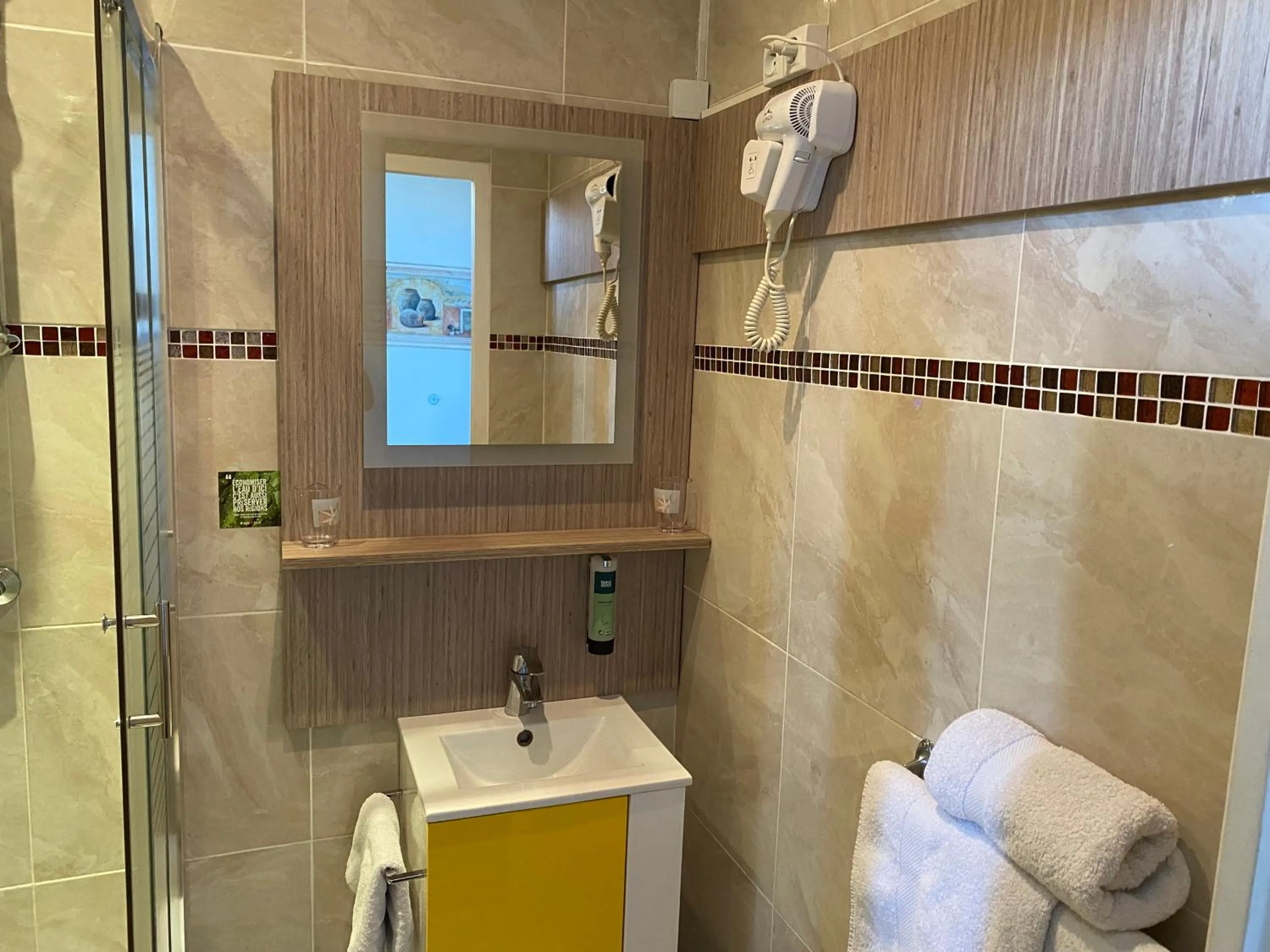 Bathroom in Logis Hôtel Villa Victorine