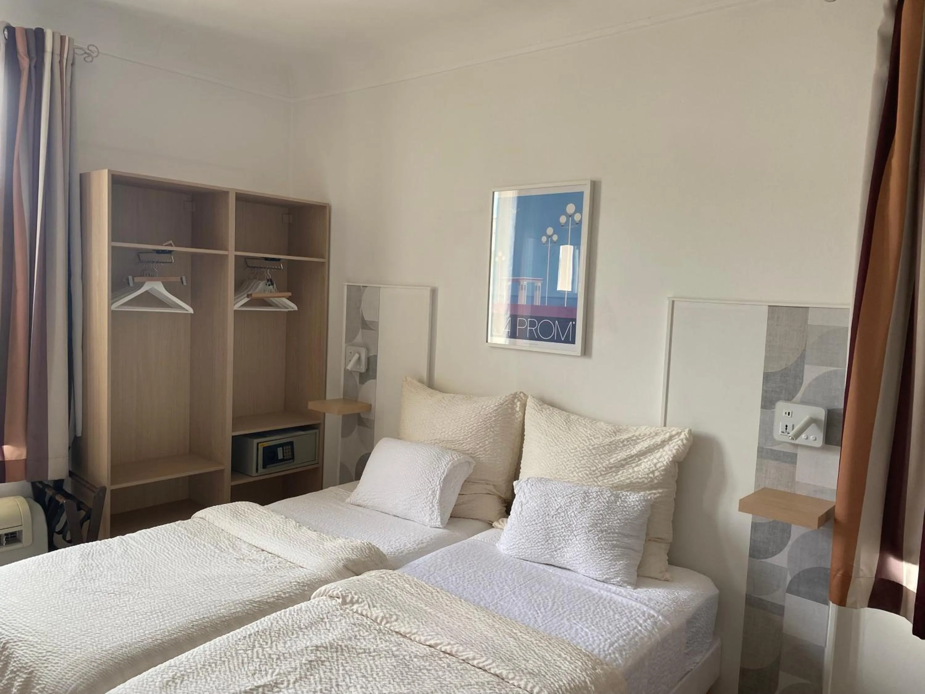 Bedroom, Bed in Logis Hôtel Villa Victorine