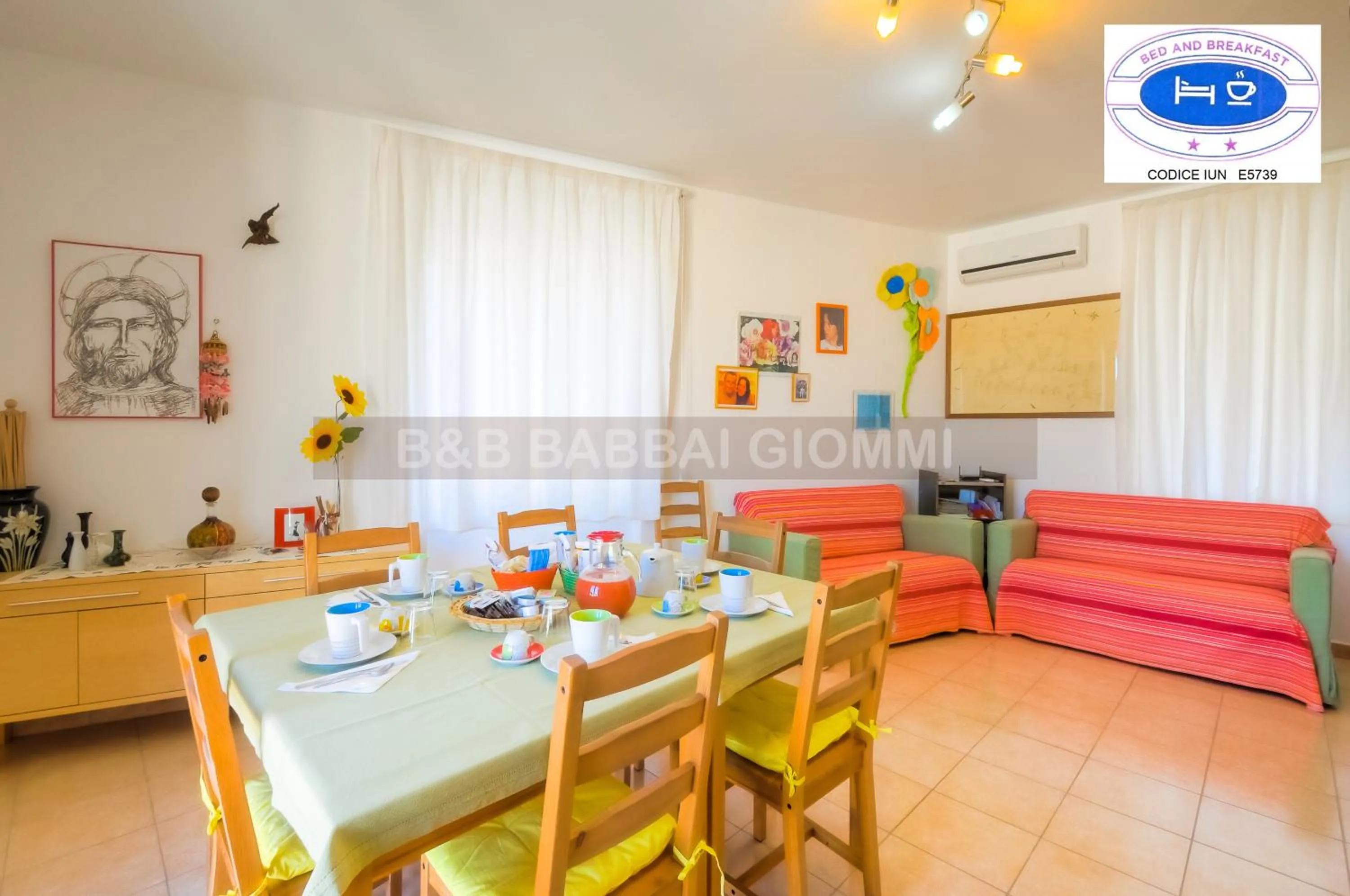 Communal lounge/ TV room in Babbai Giommi