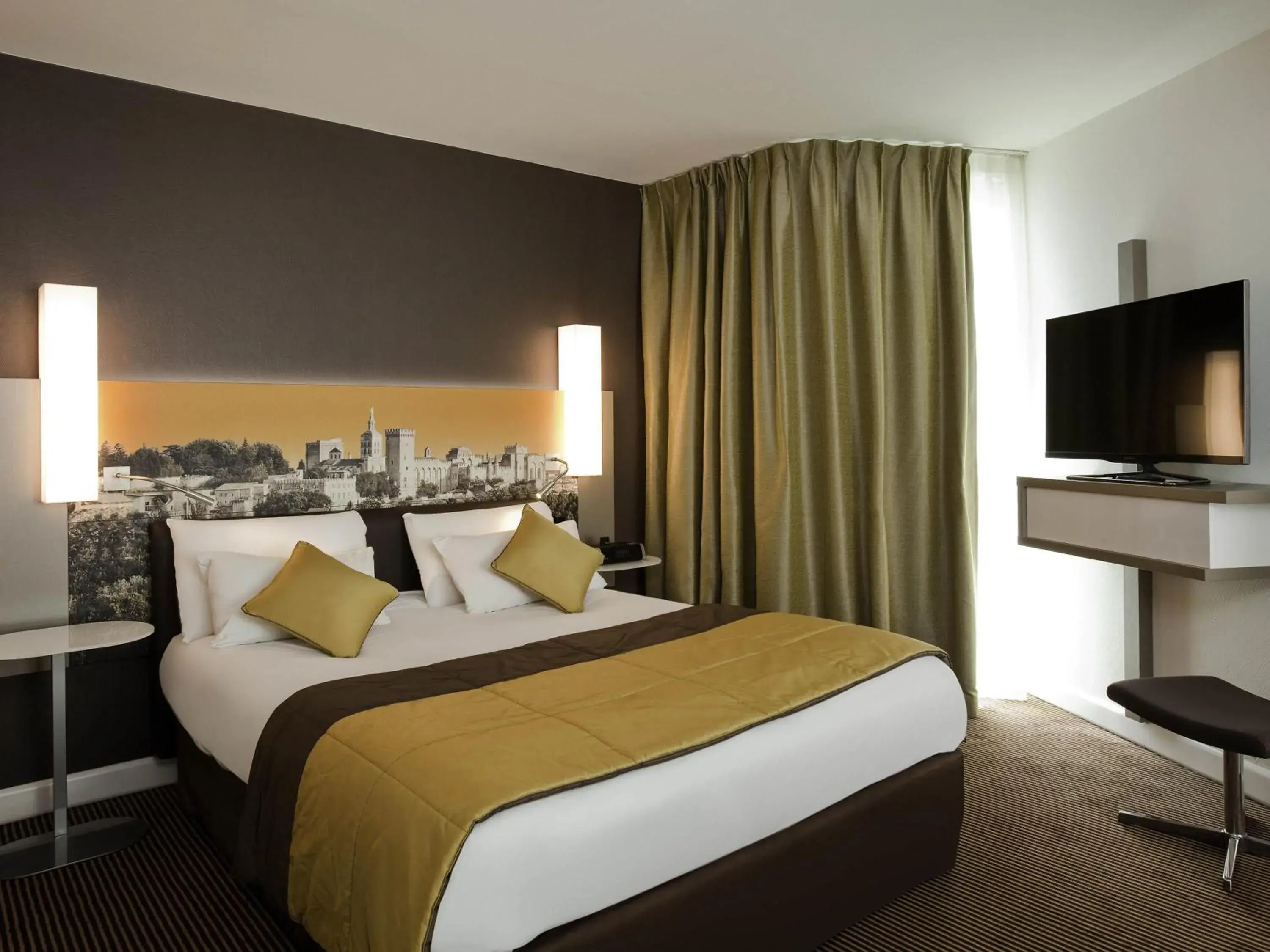 Property building, Bed in Mercure Avignon Centre Palais des Papes Property building, Bed in Mercure Avignon Centre Palais des Papes