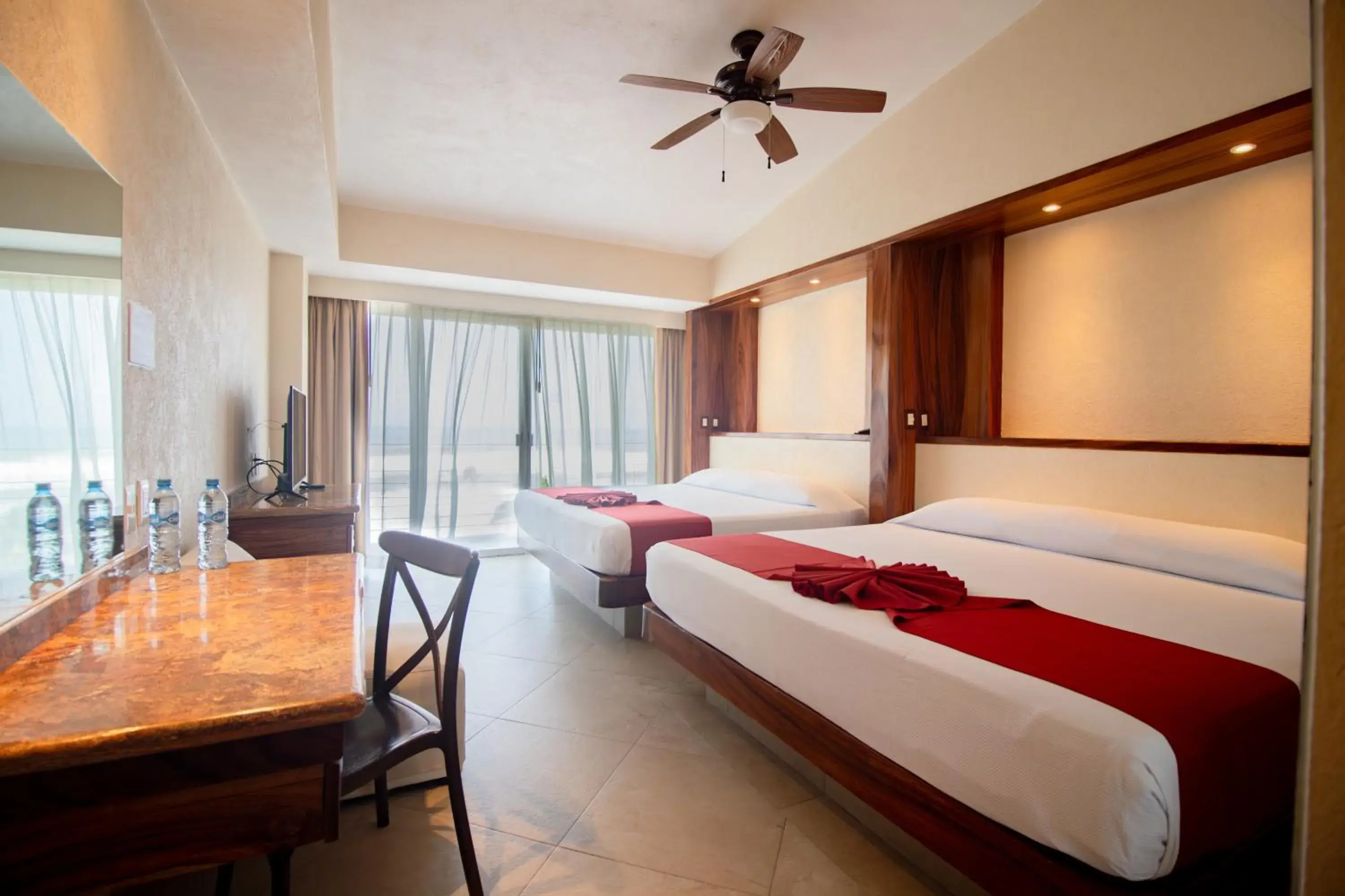 Pool view, Bed in Mishol Bodas Hotel & Beach Club Acapulco Diamante Pool view, Bed in Mishol Bodas Hotel & Beach Club Acapulco Diamante