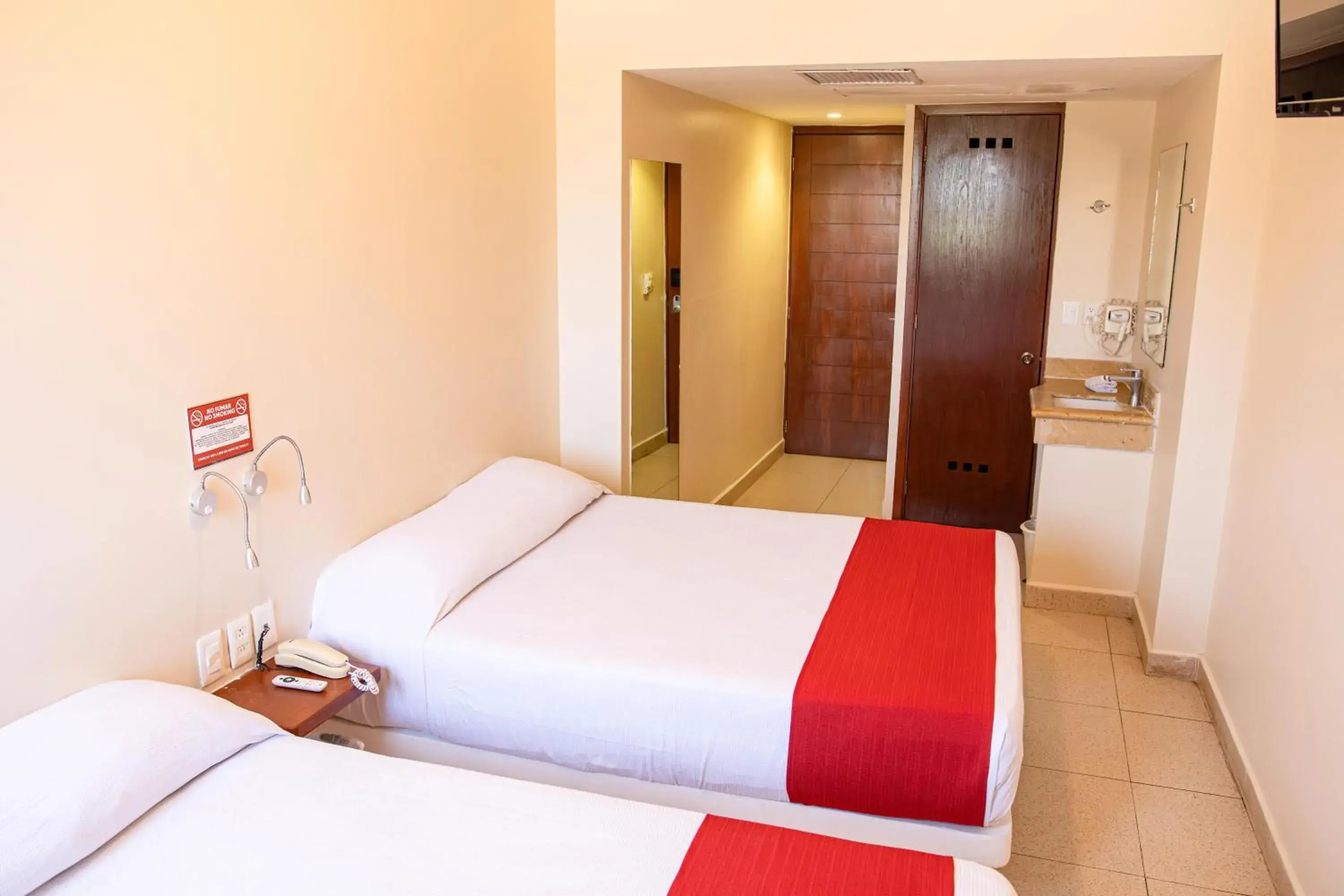 Bed in Mishol Bodas Hotel & Beach Club Acapulco Diamante Bed in Mishol Bodas Hotel & Beach Club Acapulco Diamante