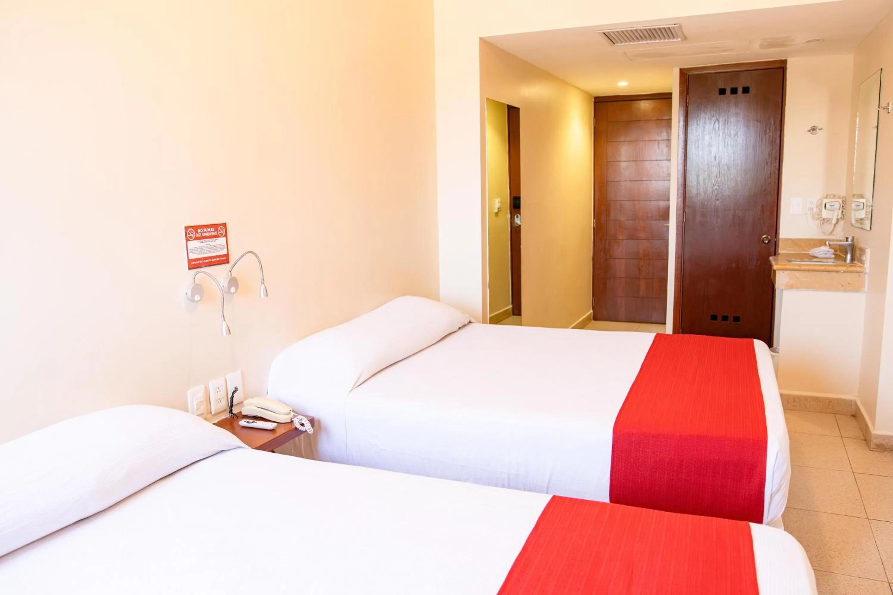 Bed in Mishol Bodas Hotel & Beach Club Acapulco Diamante