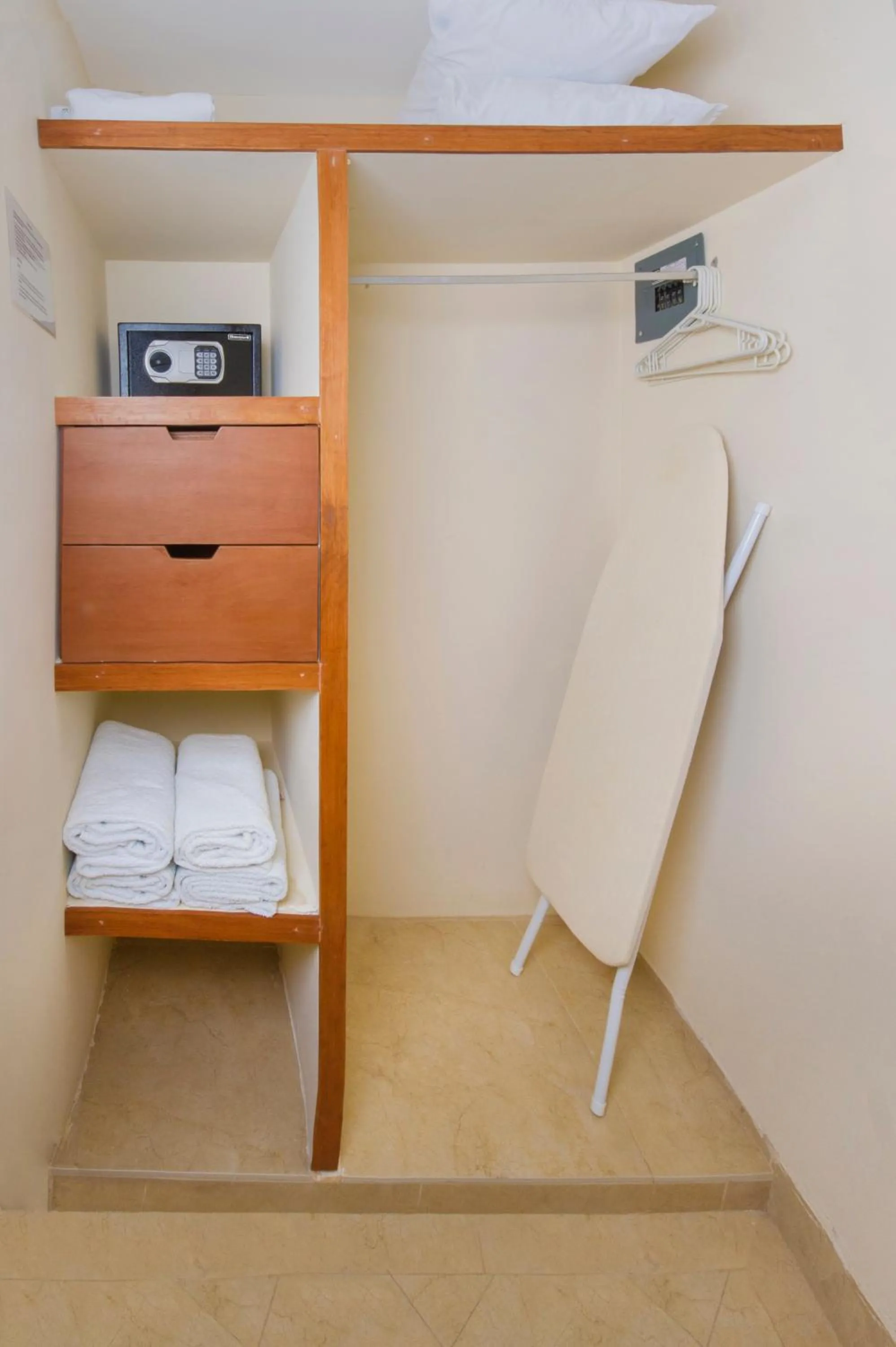 Decorative detail in Mishol Bodas Hotel & Beach Club Acapulco Diamante