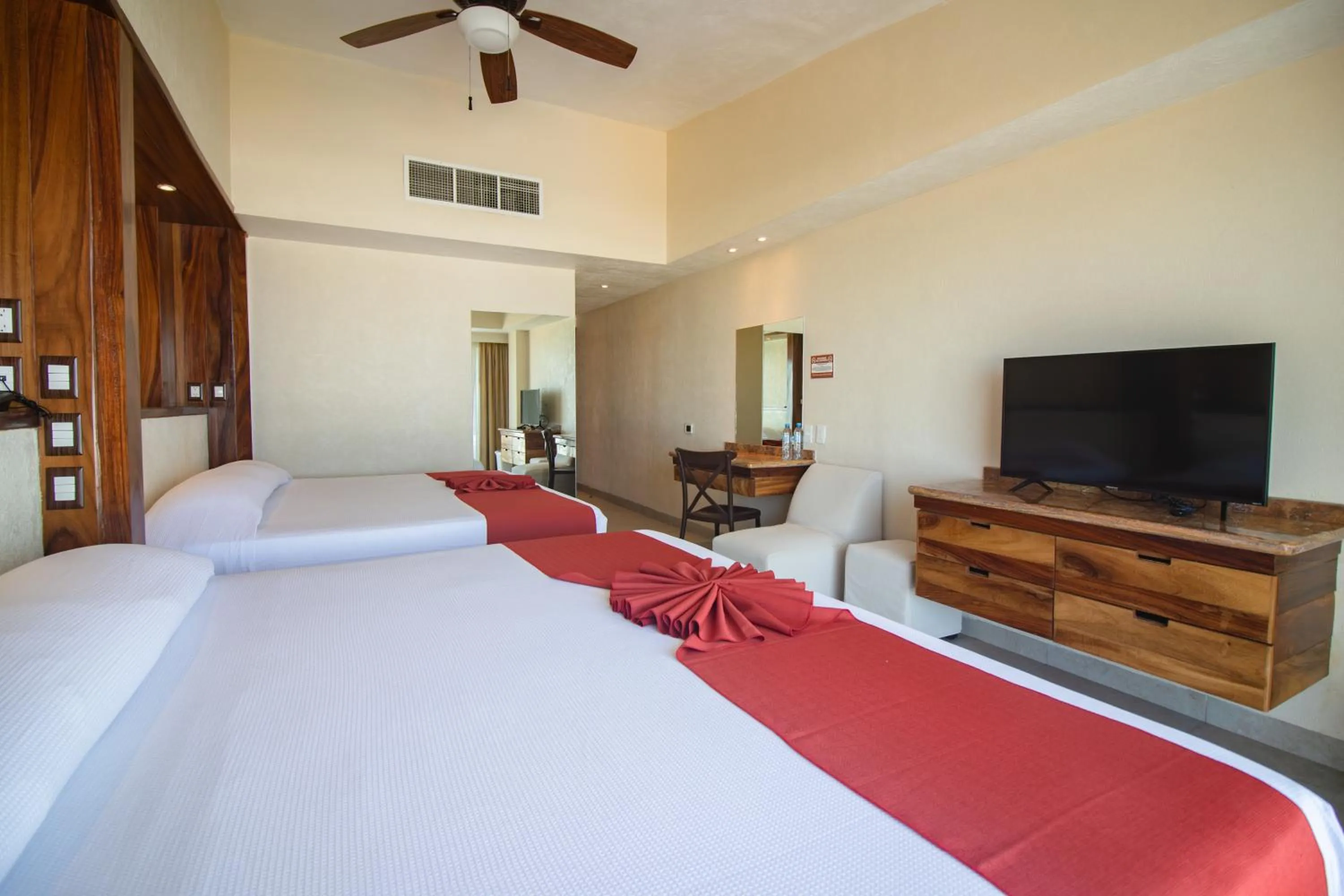 Bed in Mishol Bodas Hotel & Beach Club Acapulco Diamante