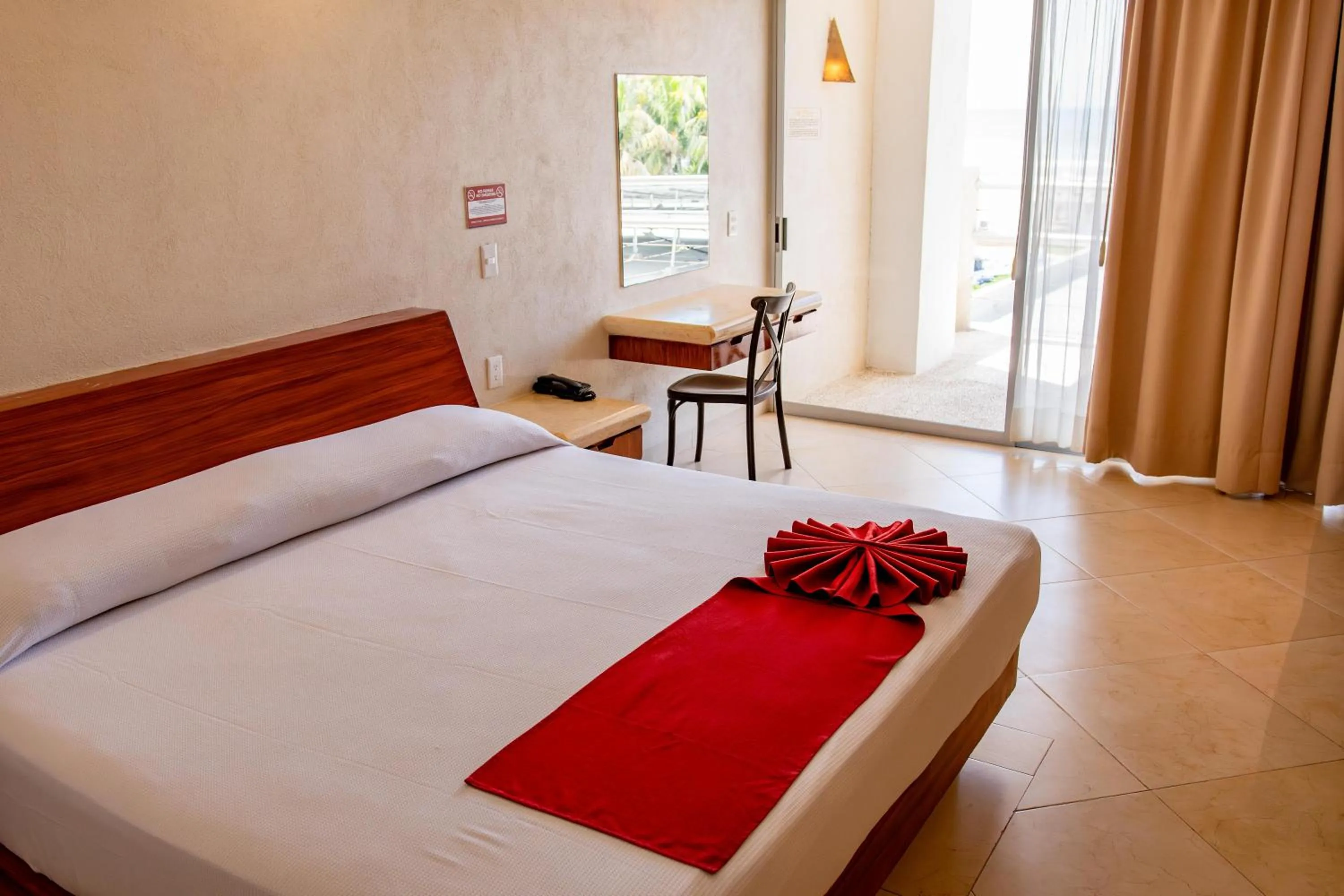 Bed in Mishol Bodas Hotel & Beach Club Acapulco Diamante