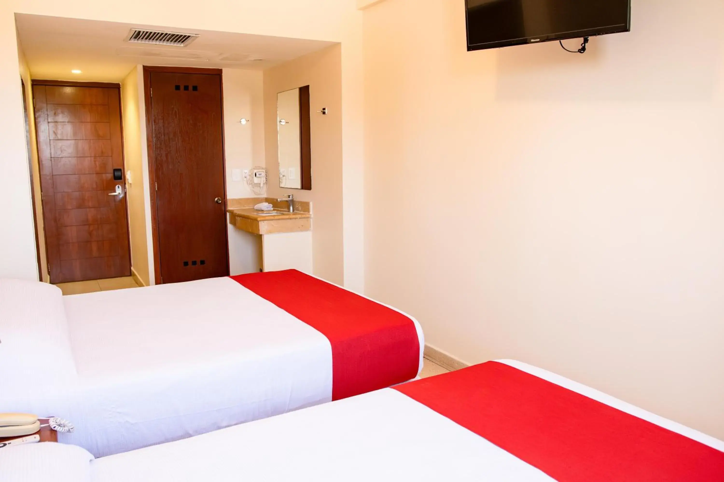 Bed in Mishol Bodas Hotel & Beach Club Acapulco Diamante Bed in Mishol Bodas Hotel & Beach Club Acapulco Diamante