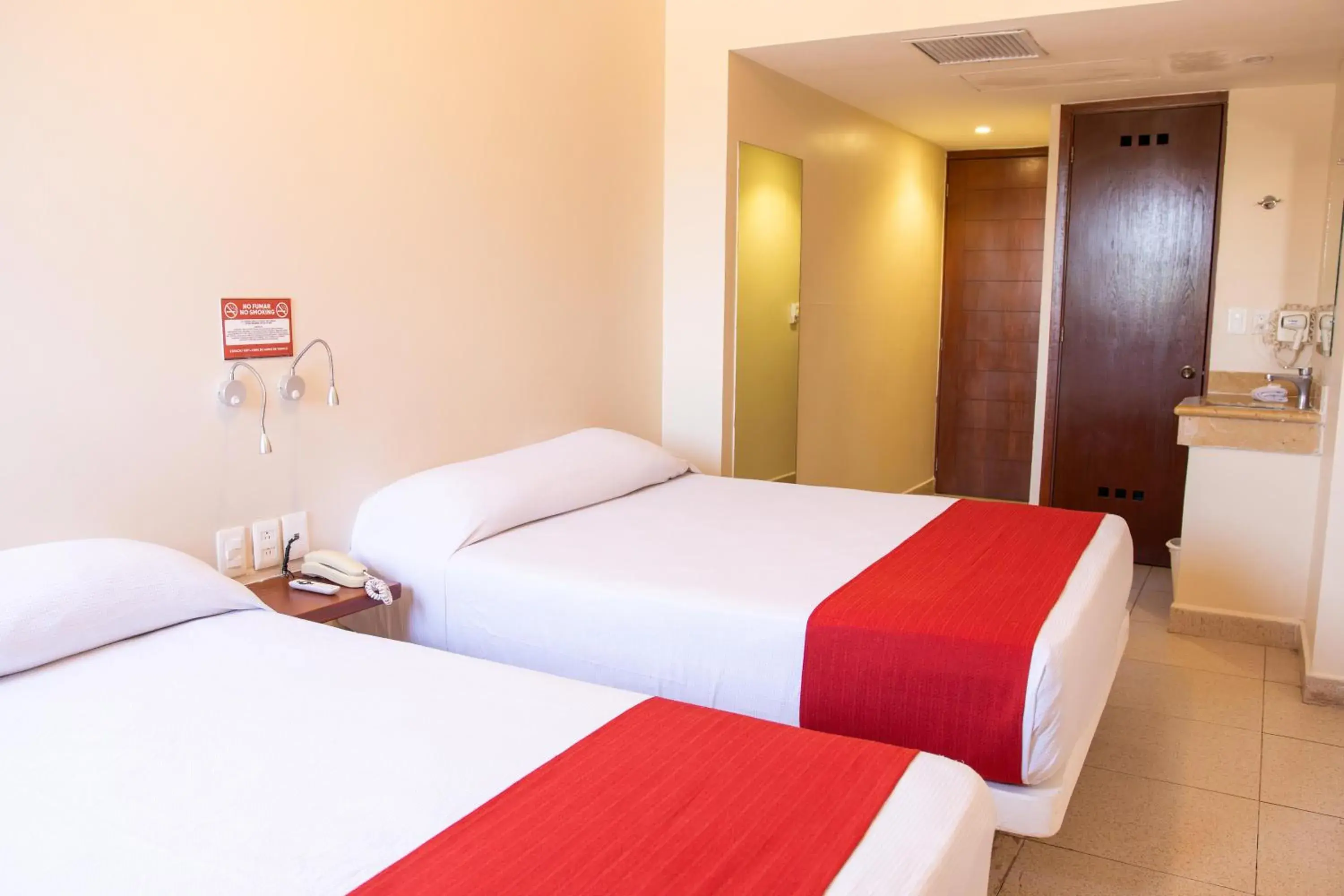 Bed in Mishol Bodas Hotel & Beach Club Acapulco Diamante Bed in Mishol Bodas Hotel & Beach Club Acapulco Diamante