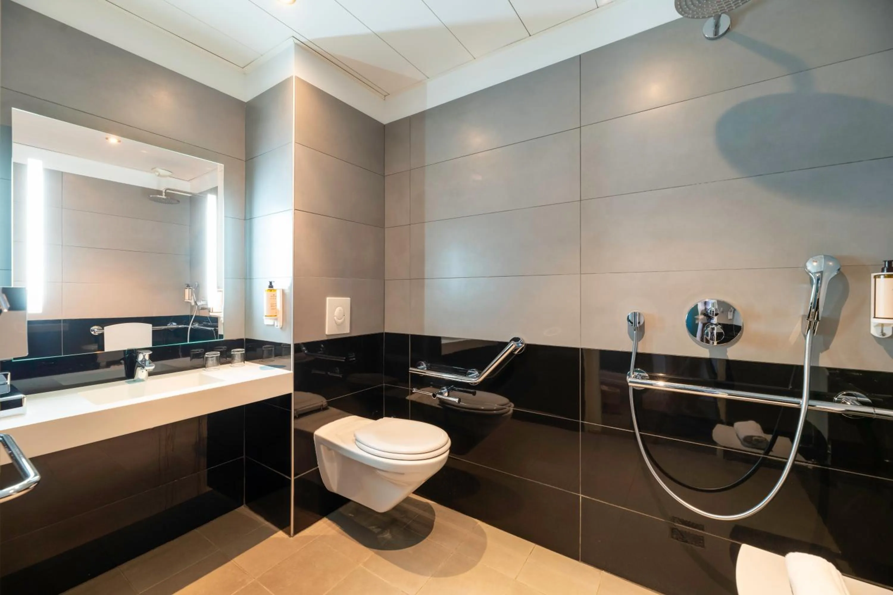 Bathroom in Mercure Lyon Centre Château Perrache