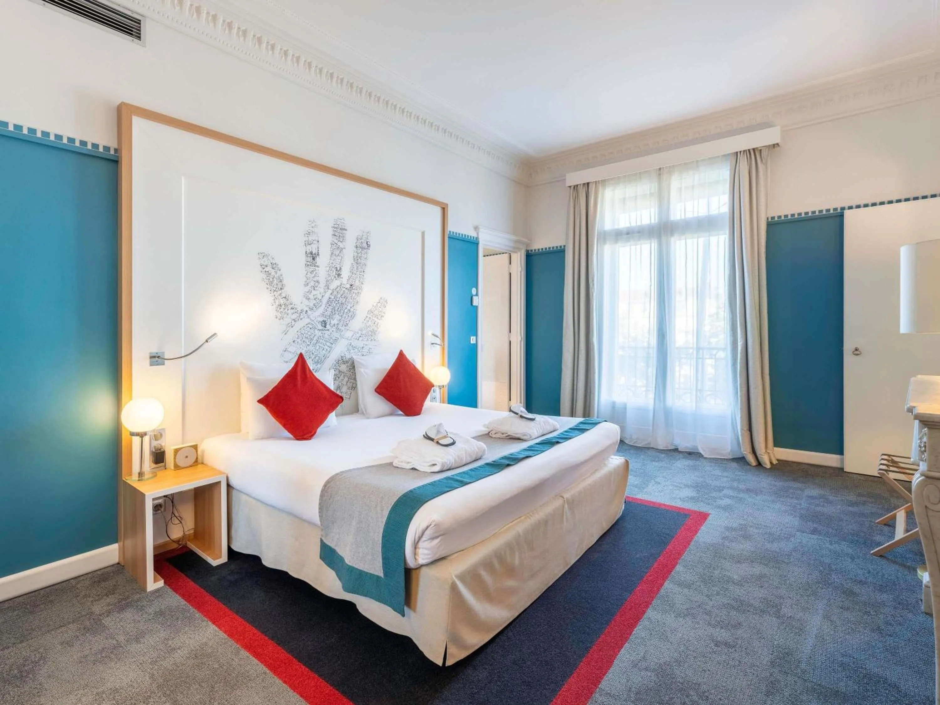 Photo of the whole room, Bed in Mercure Lyon Centre Château Perrache