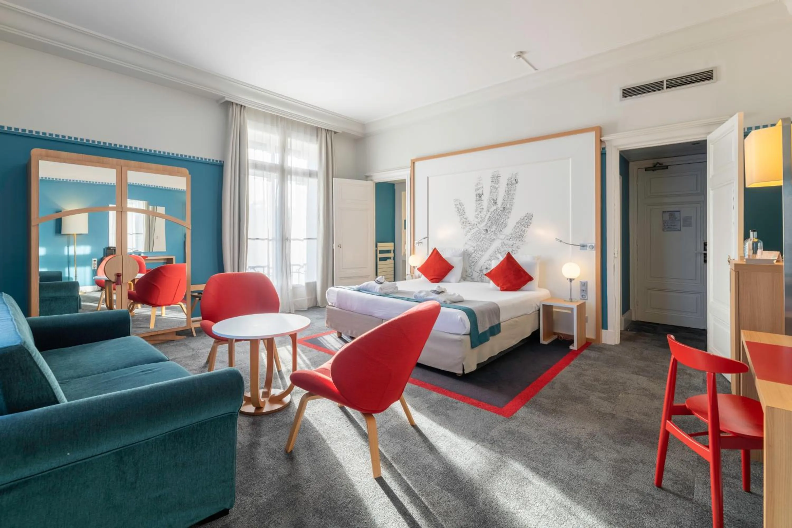 Photo of the whole room, Bed in Mercure Lyon Centre Château Perrache