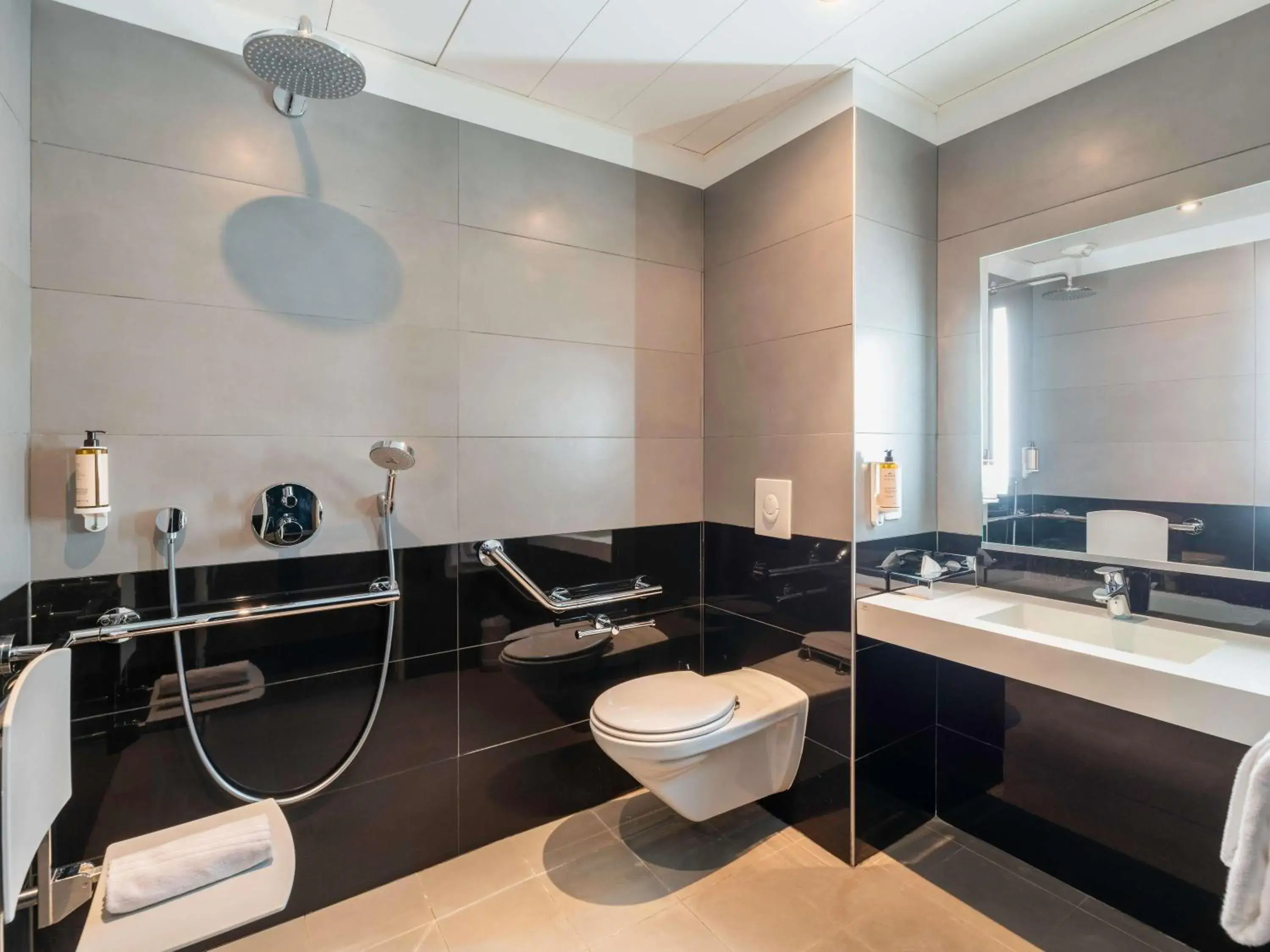 Bedroom in Mercure Lyon Centre Château Perrache Bedroom in Mercure Lyon Centre Château Perrache