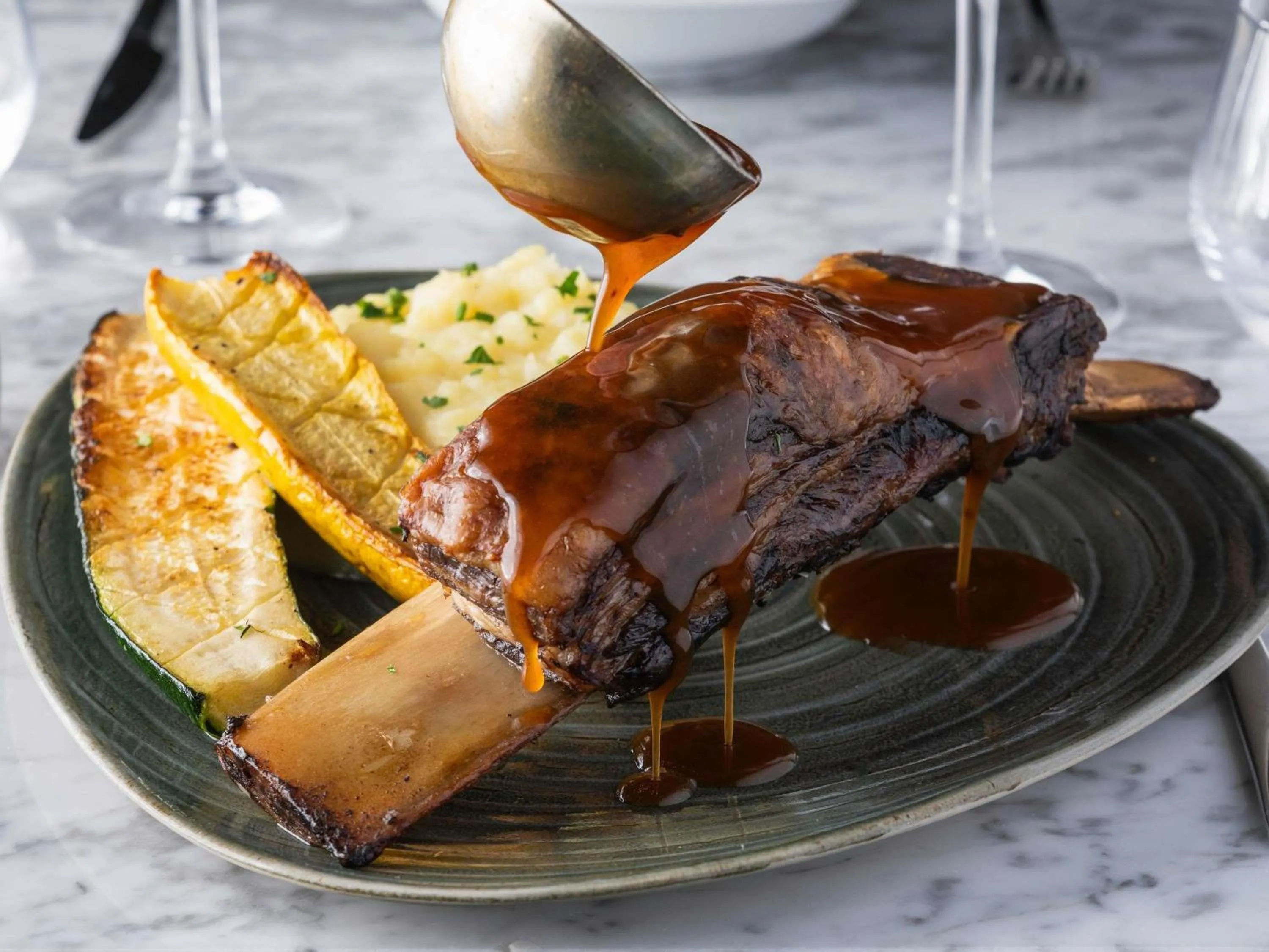 Restaurant/places to eat in Mercure Lyon Centre Château Perrache