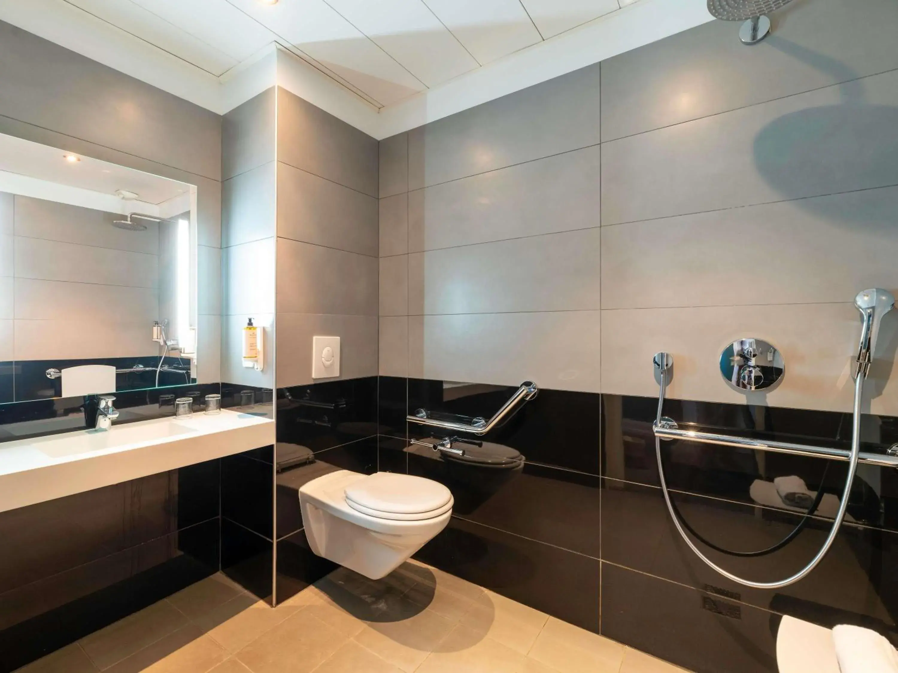 Bedroom in Mercure Lyon Centre Château Perrache Bedroom in Mercure Lyon Centre Château Perrache