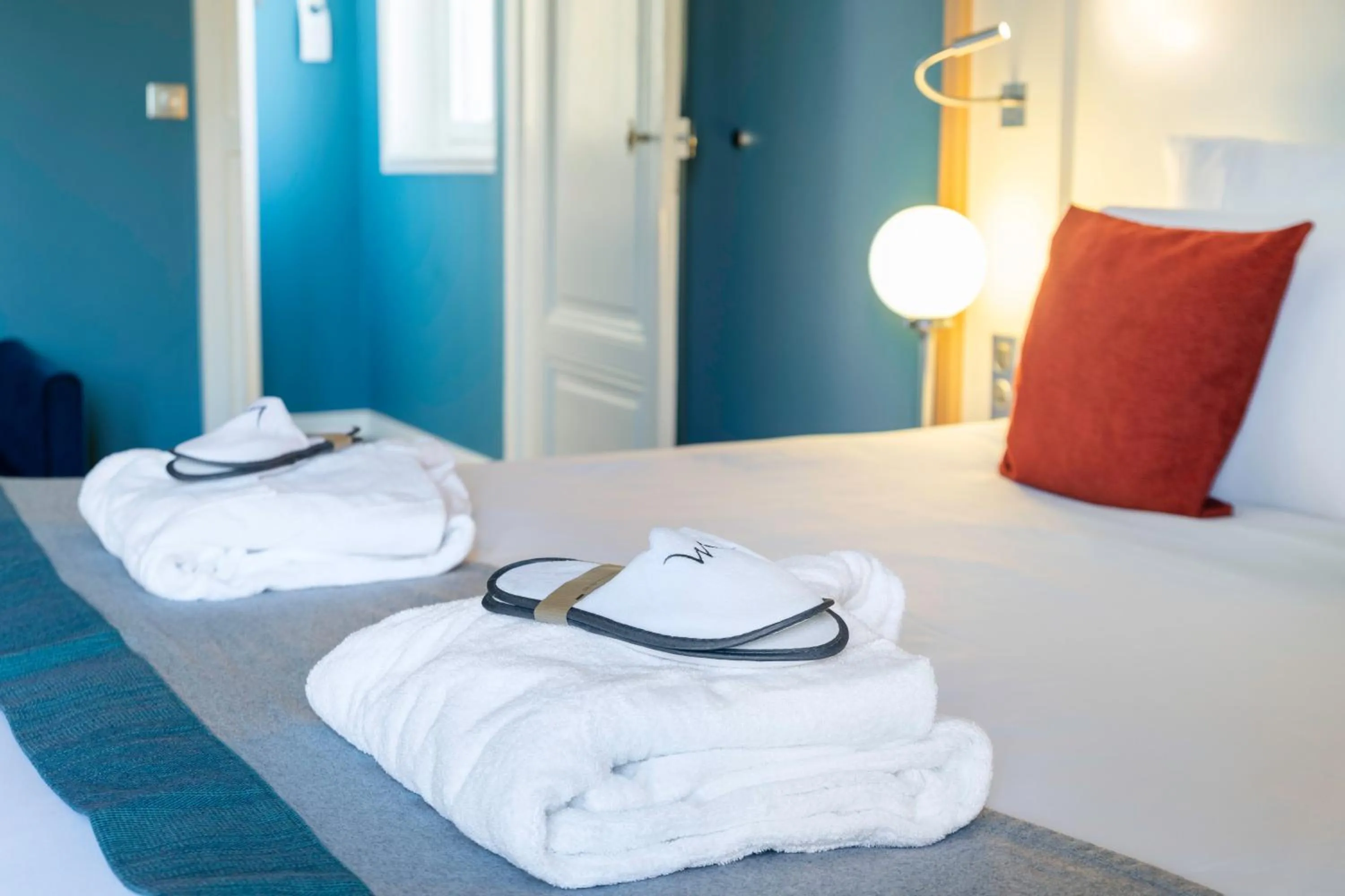 Bed in Mercure Lyon Centre Château Perrache