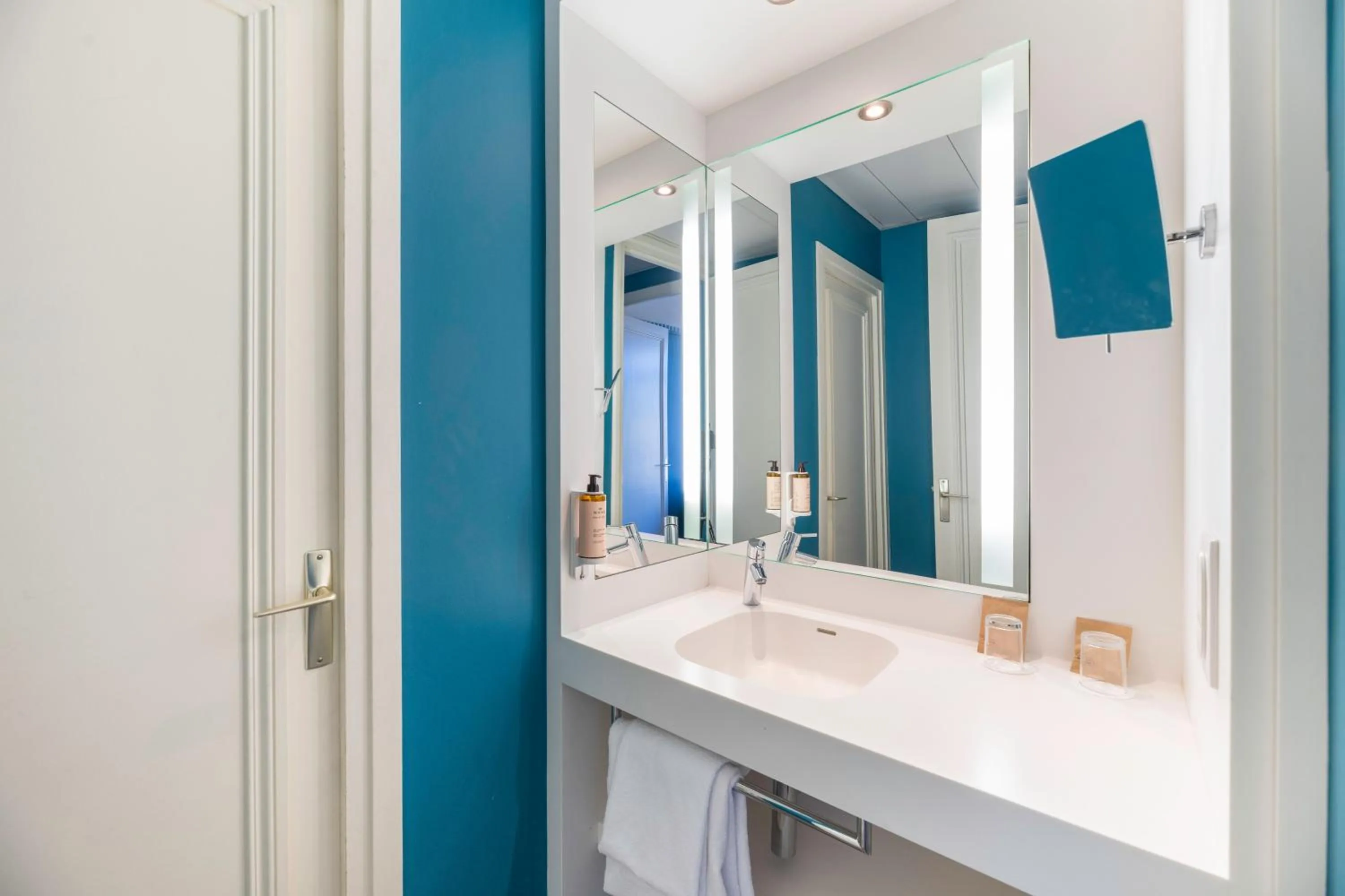 Bathroom in Mercure Lyon Centre Château Perrache