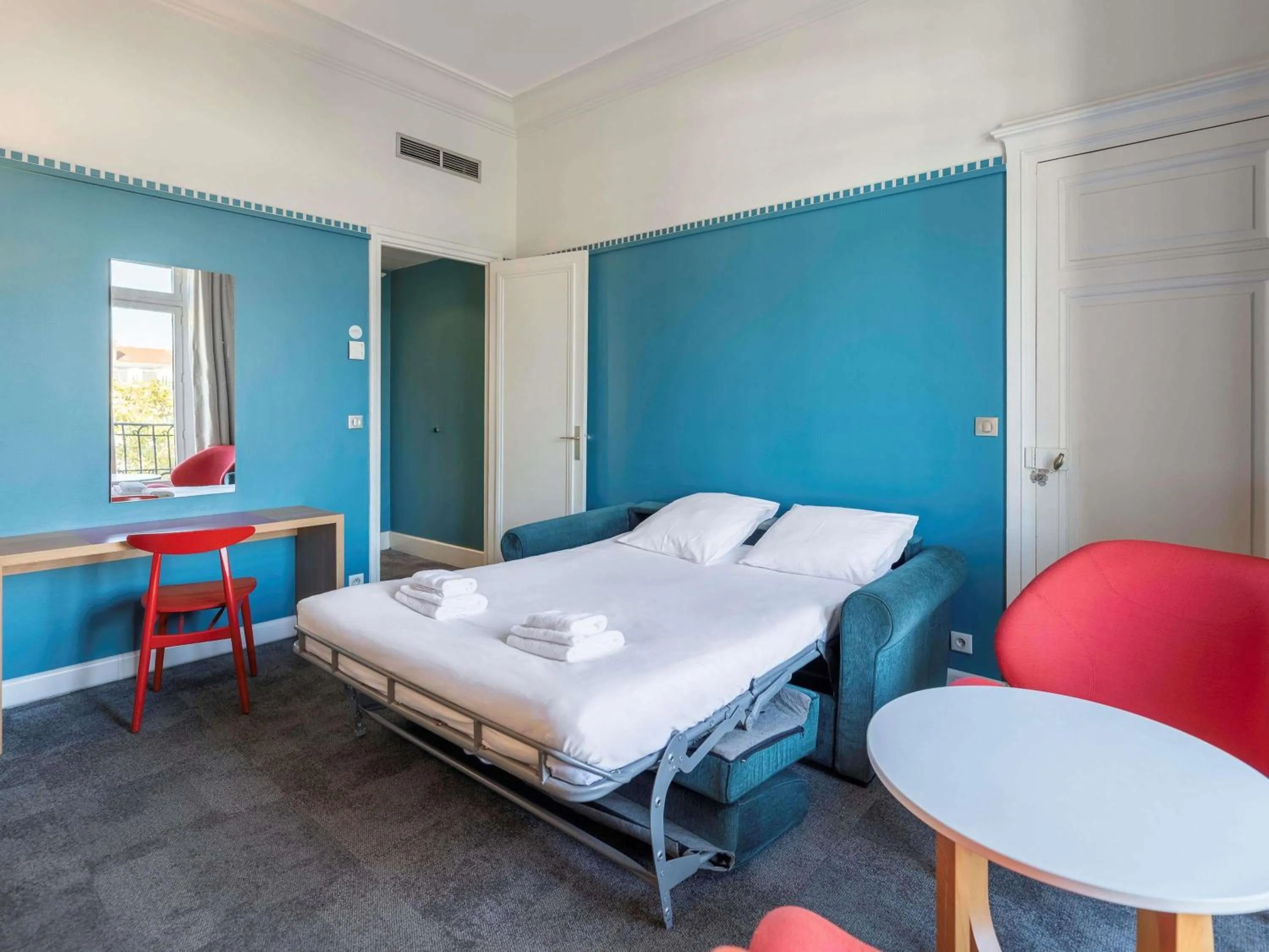 Bedroom, Bed in Mercure Lyon Centre Château Perrache