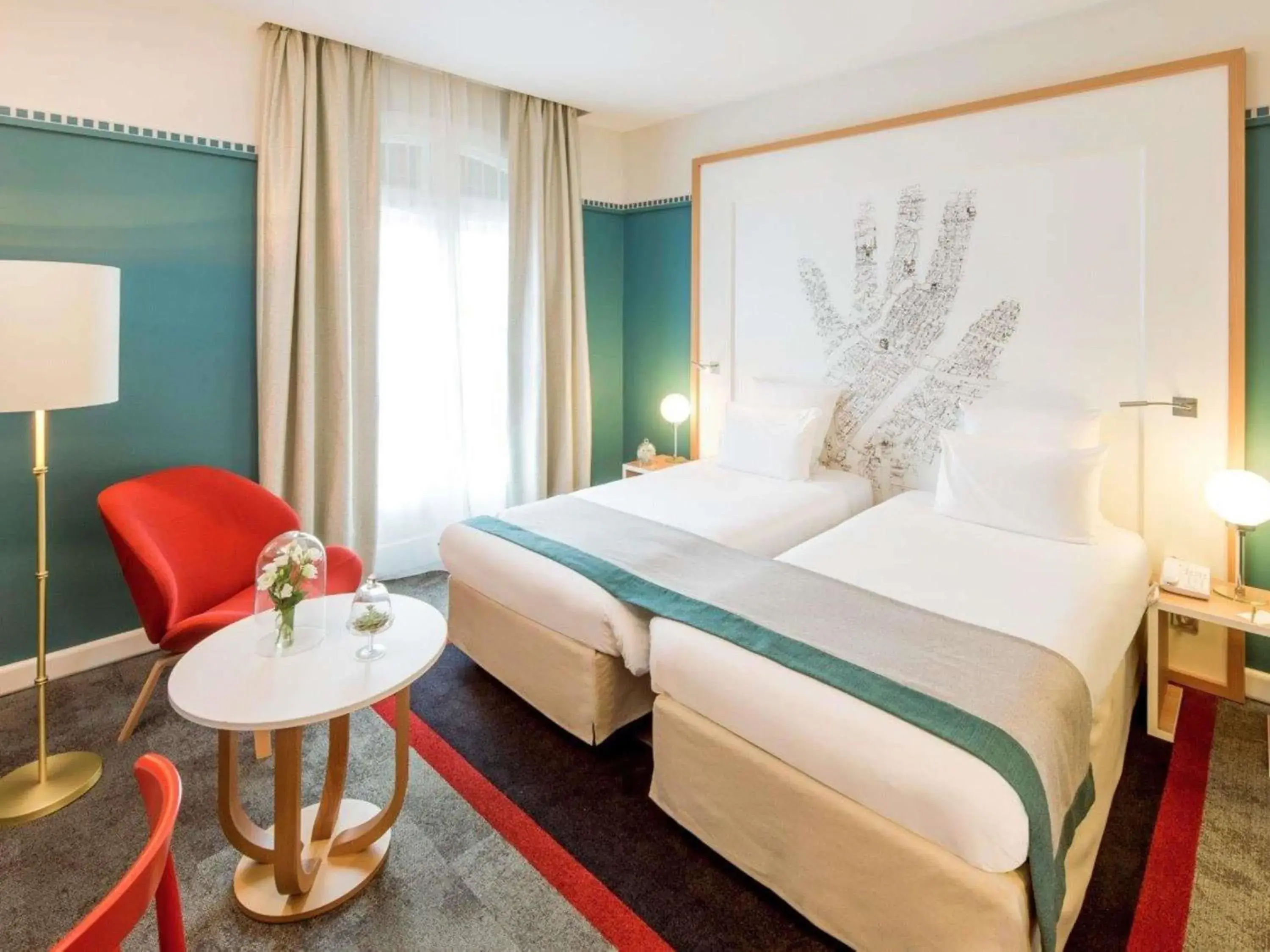 Bedroom, Bed in Mercure Lyon Centre Château Perrache Bedroom, Bed in Mercure Lyon Centre Château Perrache