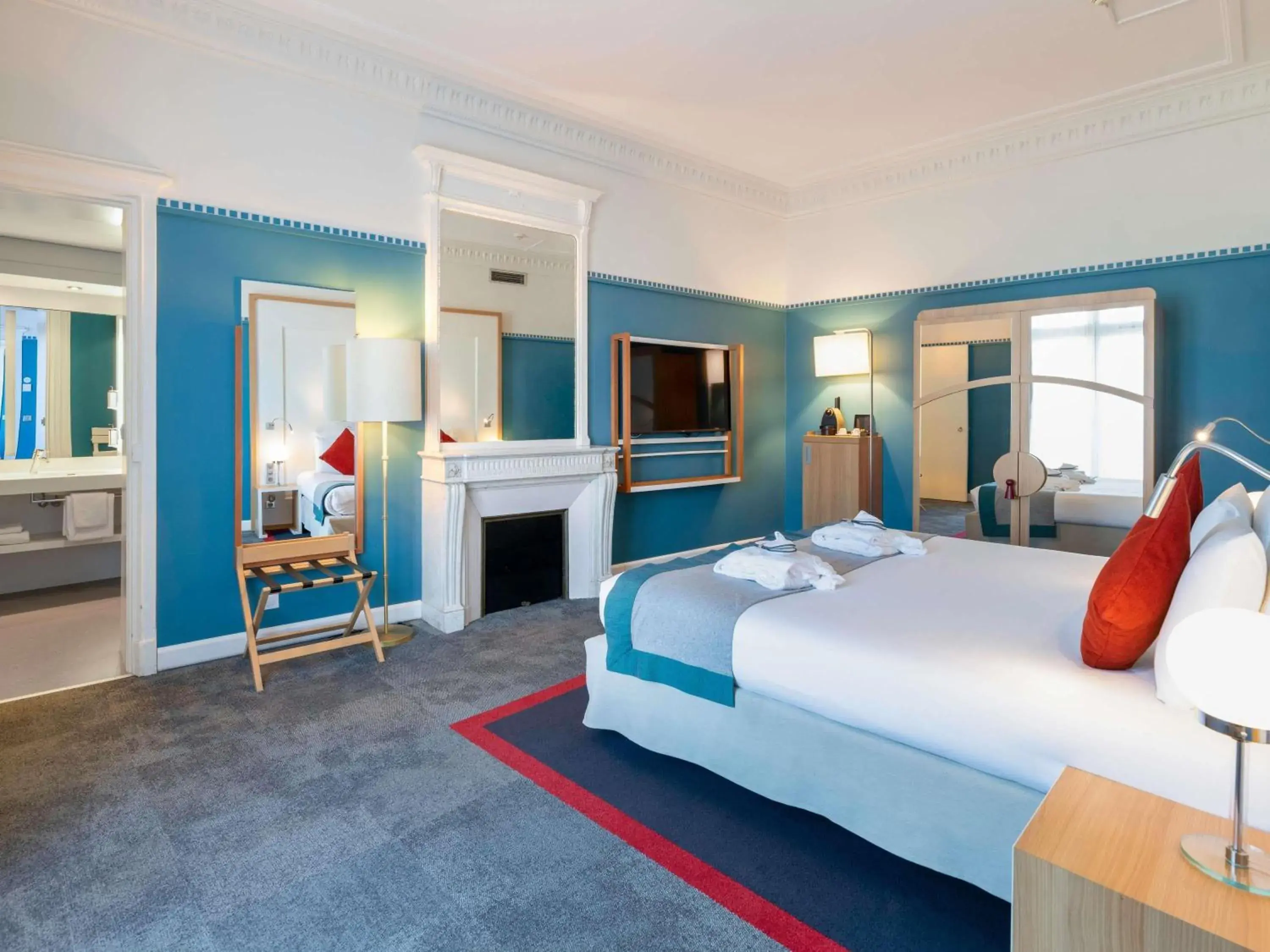 Bedroom, Bed in Mercure Lyon Centre Château Perrache Bedroom, Bed in Mercure Lyon Centre Château Perrache