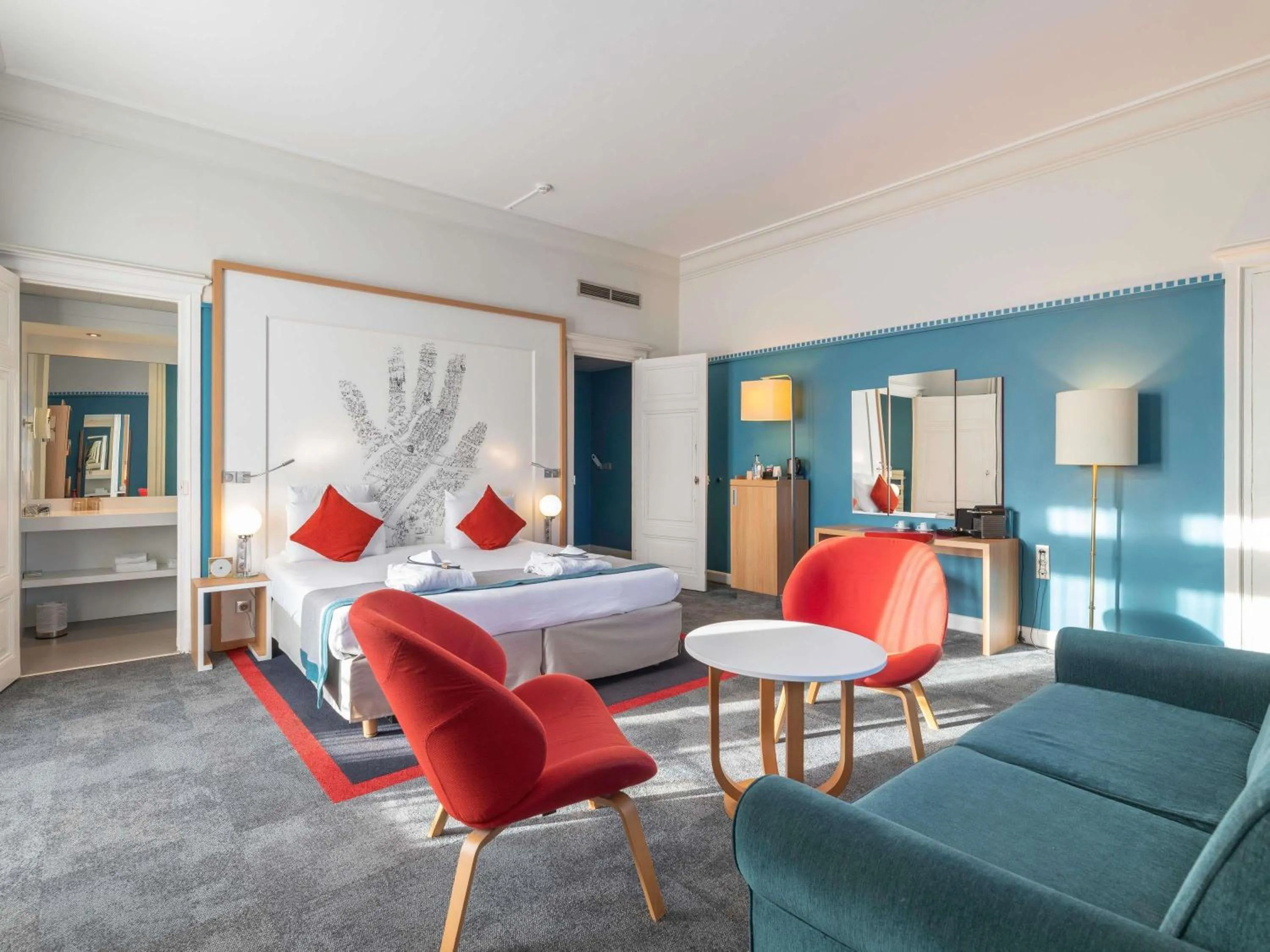 Property building, Bed in Mercure Lyon Centre Château Perrache