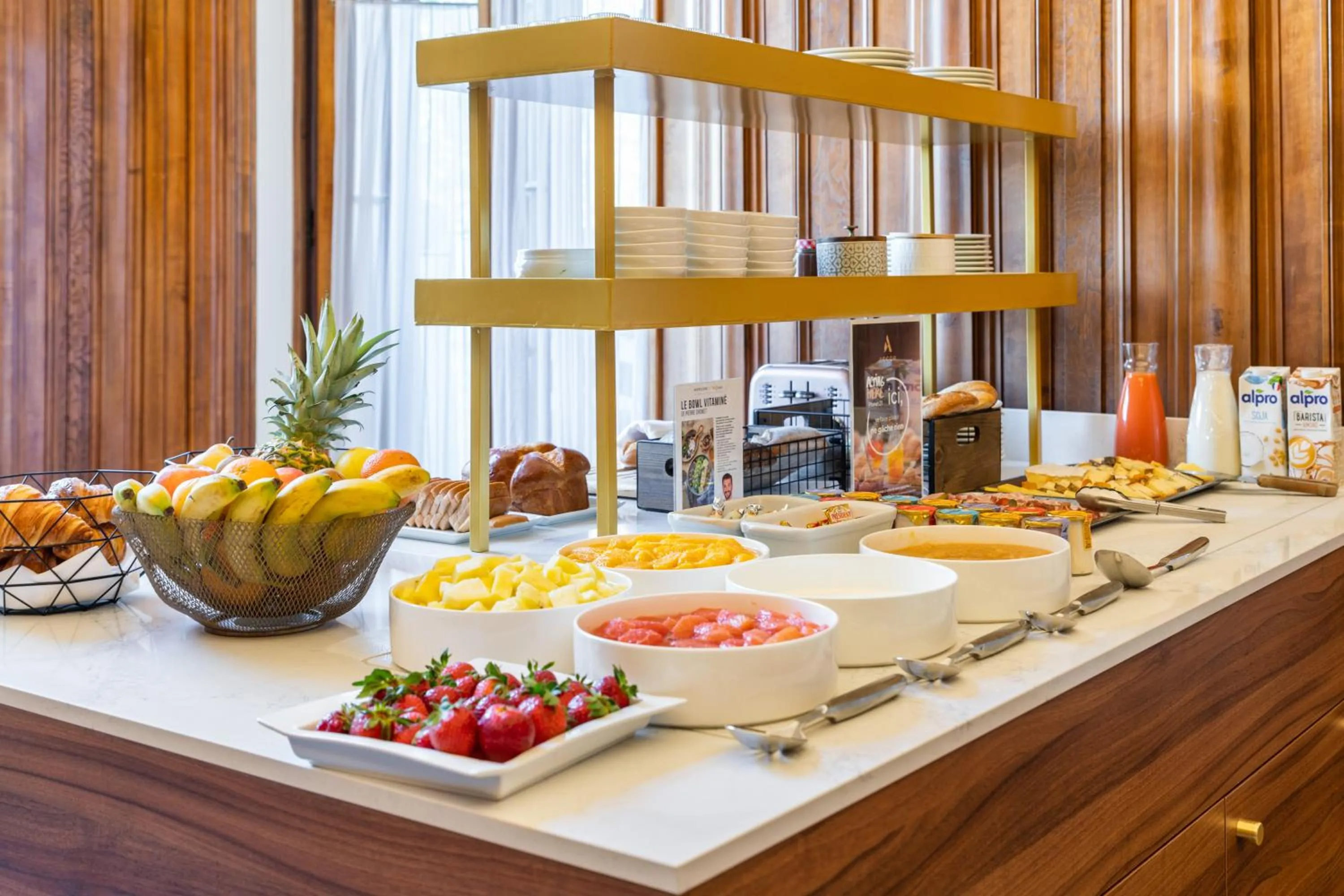 Breakfast in Mercure Lyon Centre Château Perrache