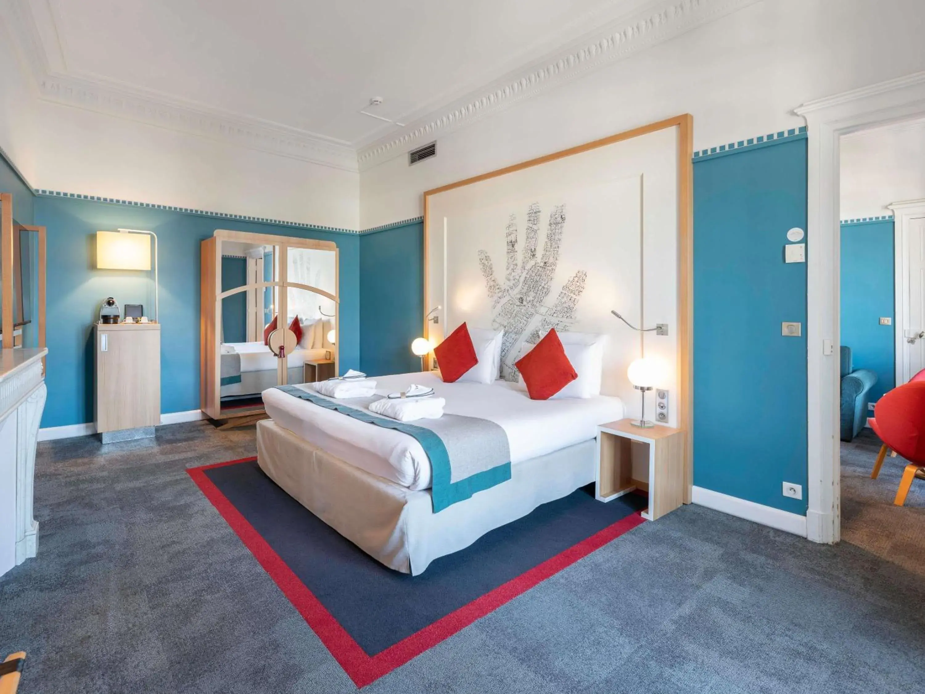 Bedroom, Bed in Mercure Lyon Centre Château Perrache Bedroom, Bed in Mercure Lyon Centre Château Perrache