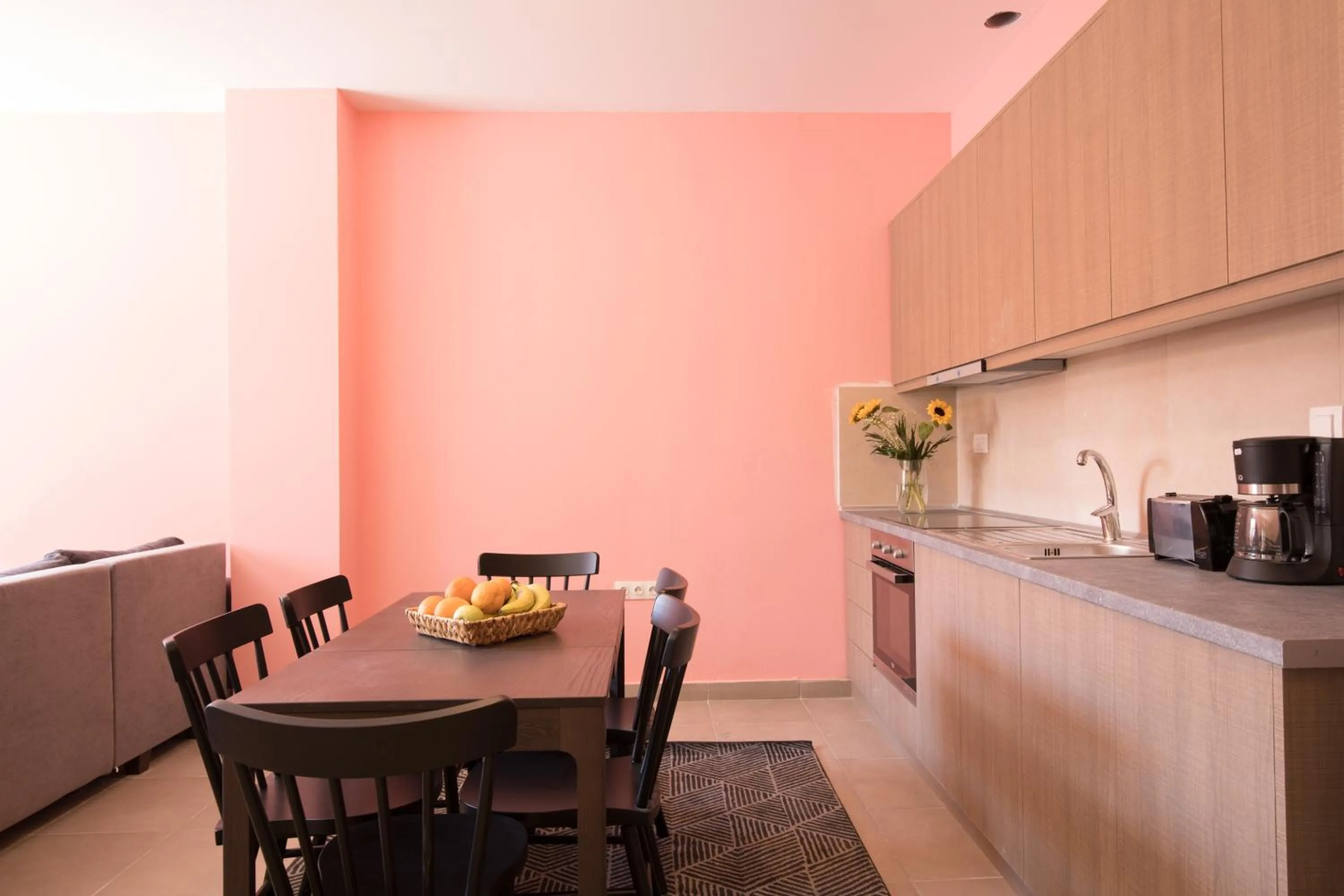 Coffee/tea facilities in Local Hostel & Suites