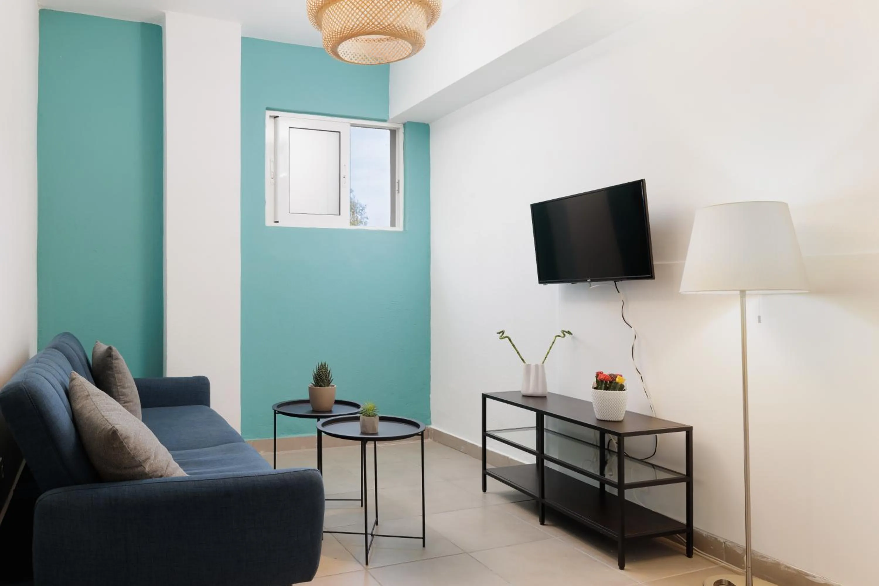 Communal lounge/ TV room in Local Hostel & Suites