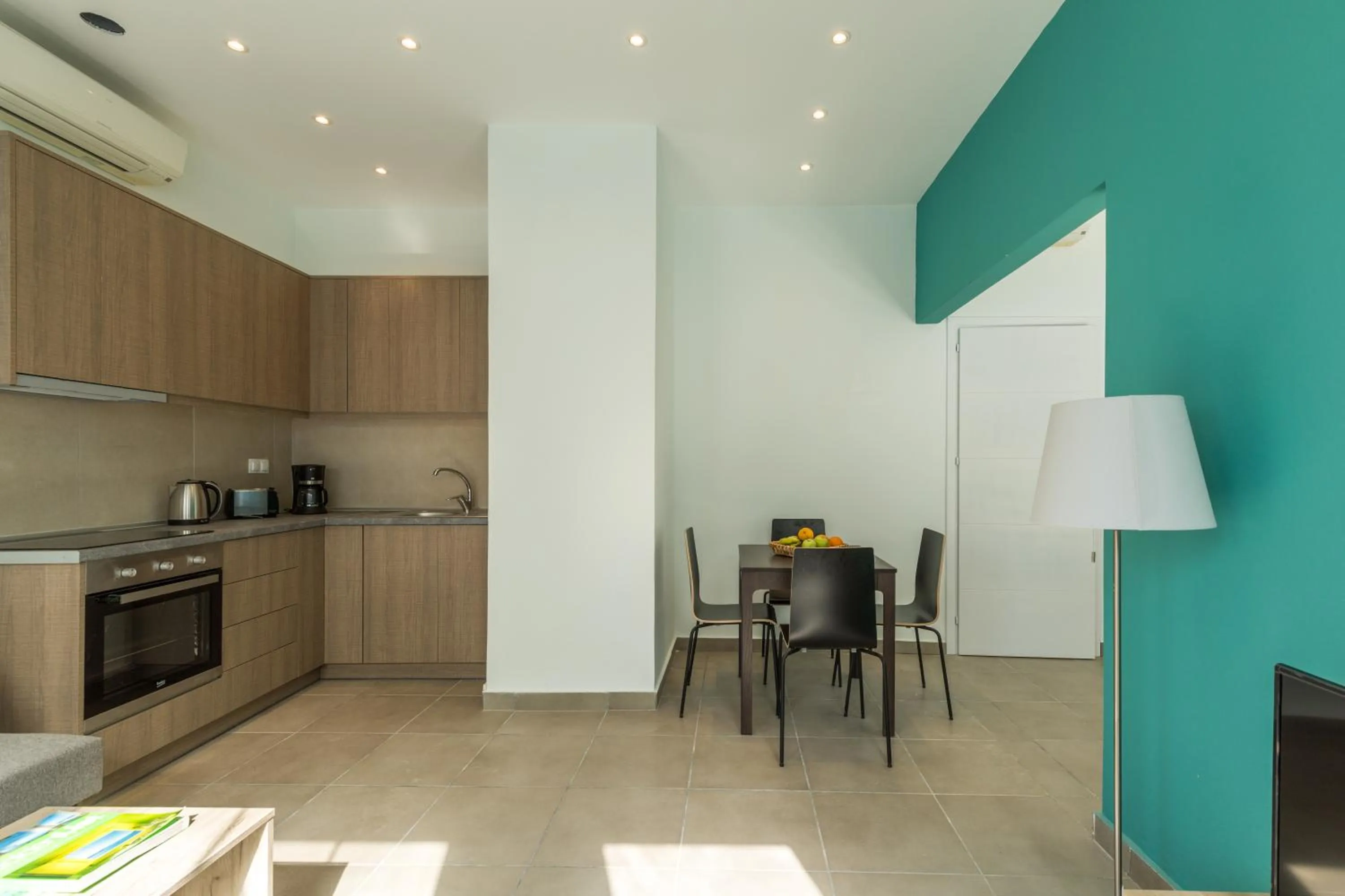 TV and multimedia in Local Hostel & Suites