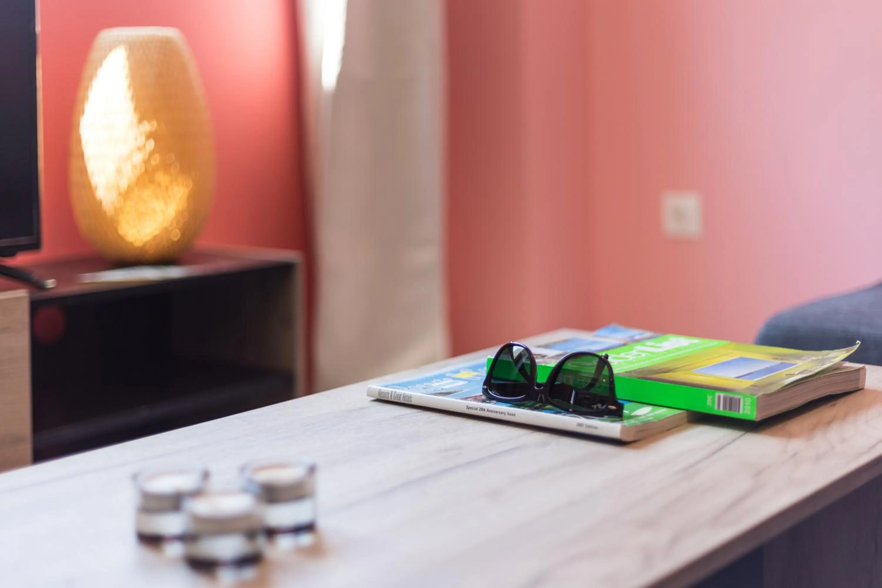 Living room in Local Hostel & Suites