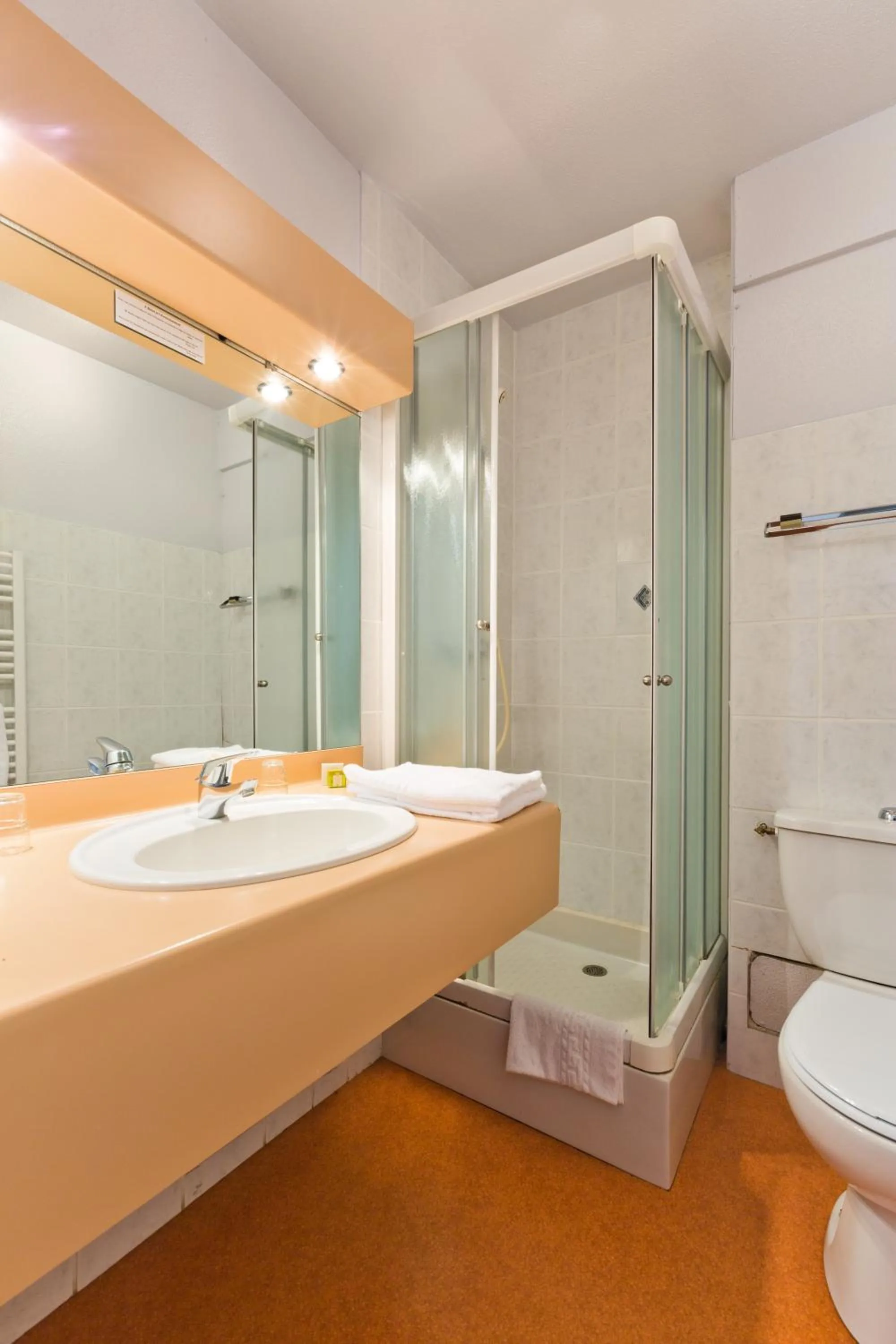 Shower in Hôtel du Parc