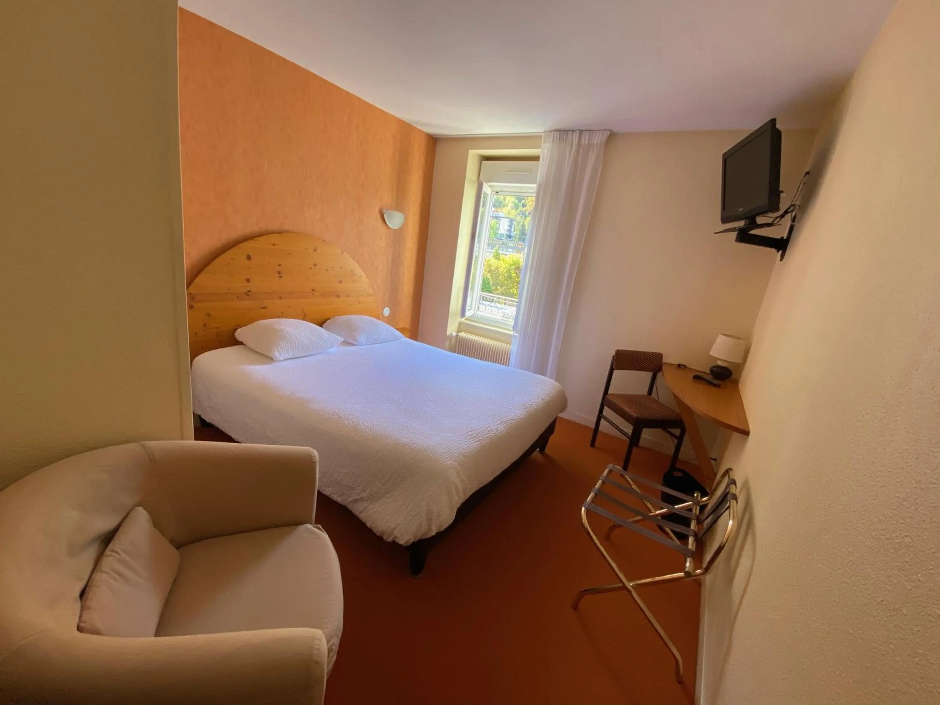 Mountain view, Bed in Hôtel du Parc