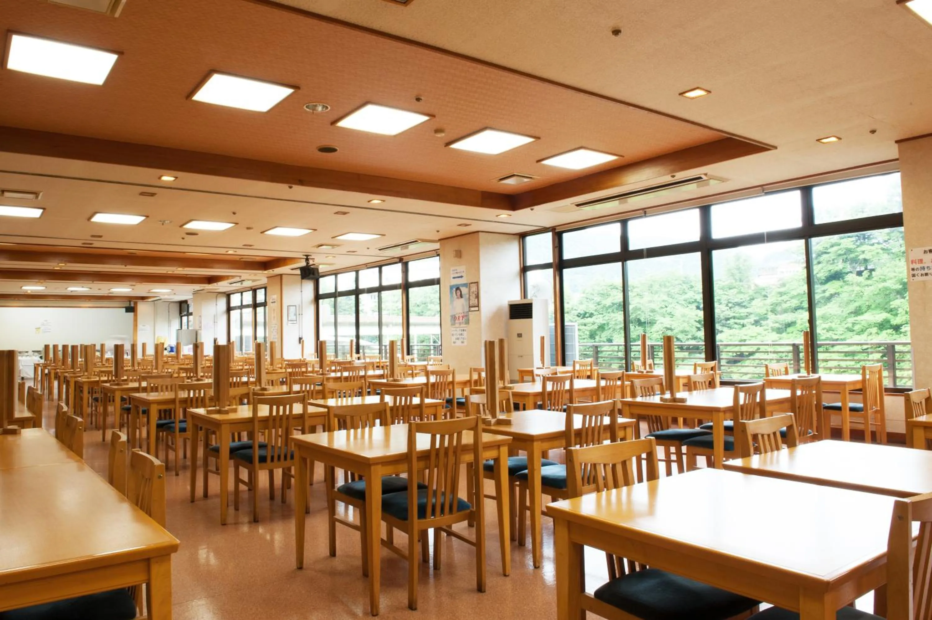 Restaurant/places to eat in Hotel New Ohruri