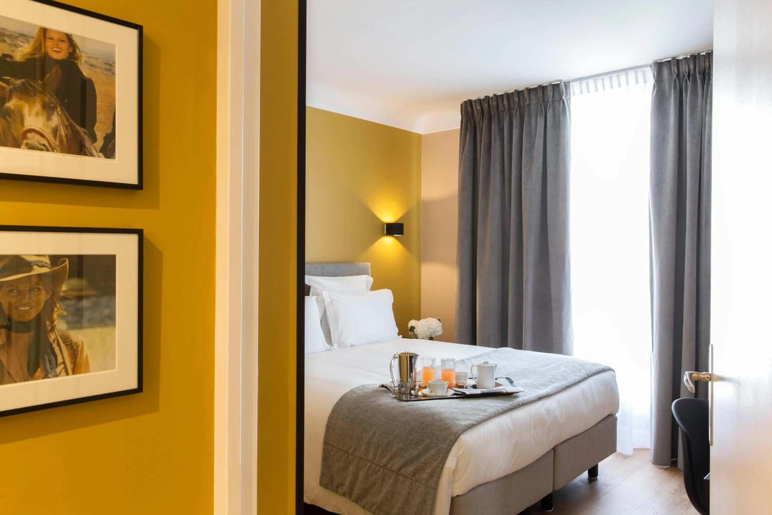 Photo of the whole room, Bed in Hôtel Mathis Elysées