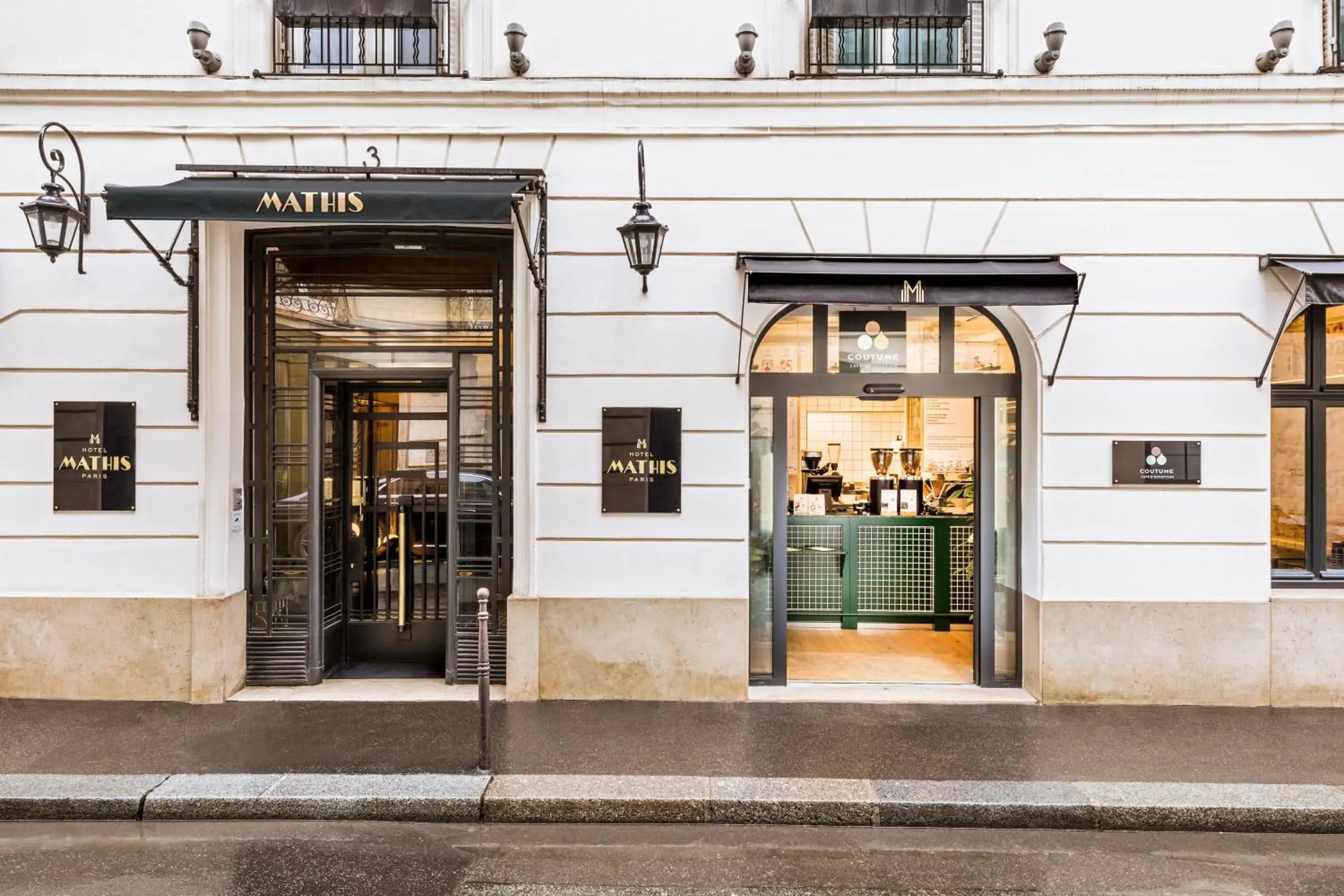 Property building in Hôtel Mathis Elysées Property building in Hôtel Mathis Elysées