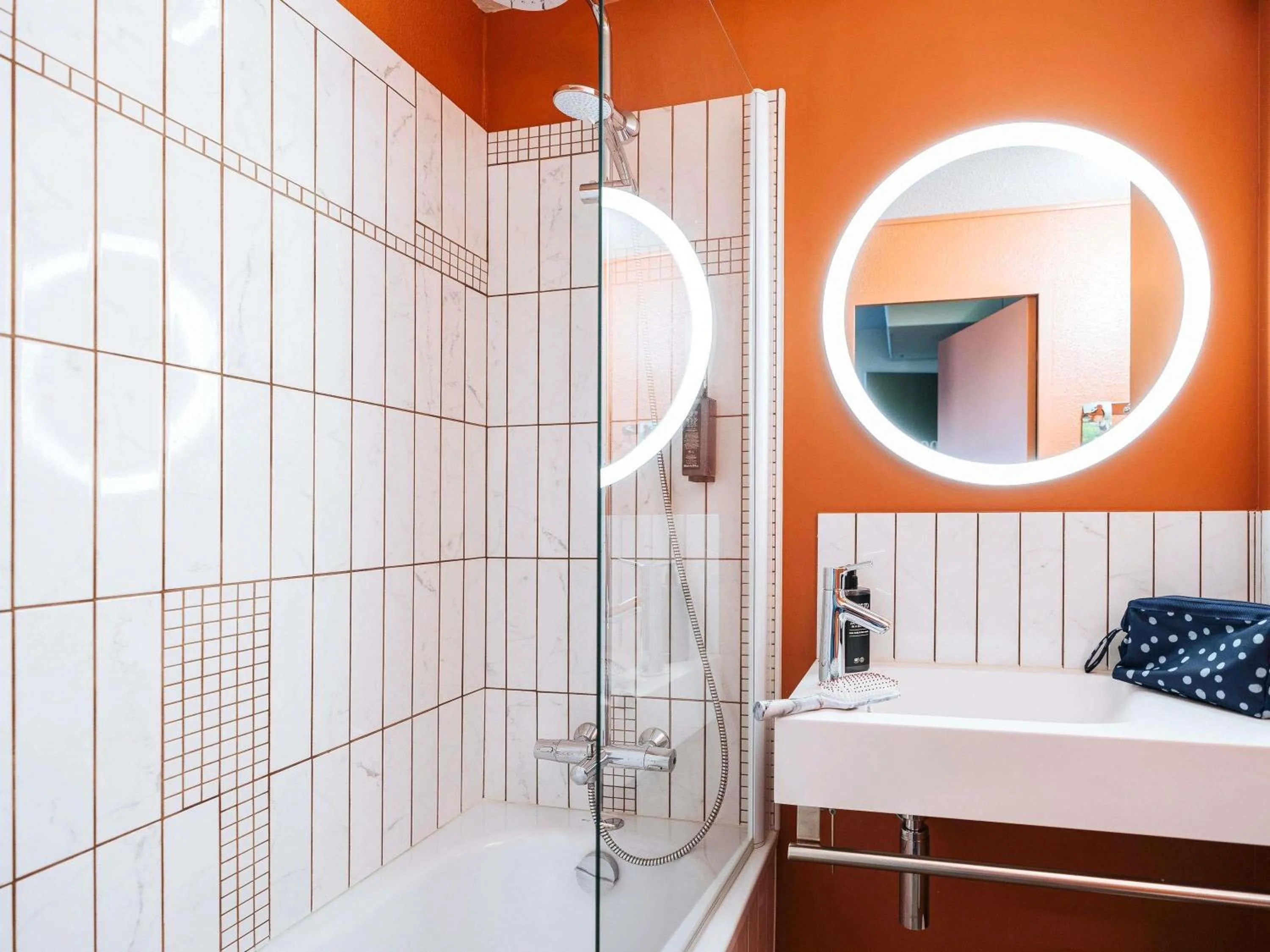 Bedroom, Bed in ibis Styles Le Mans Gare Sud