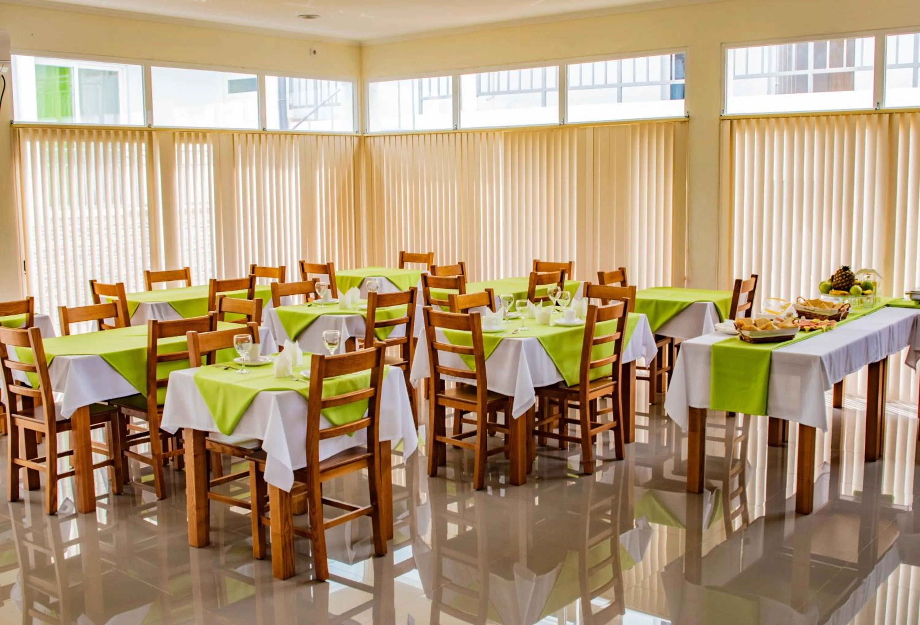 Restaurant/places to eat in Hotel Vitoria