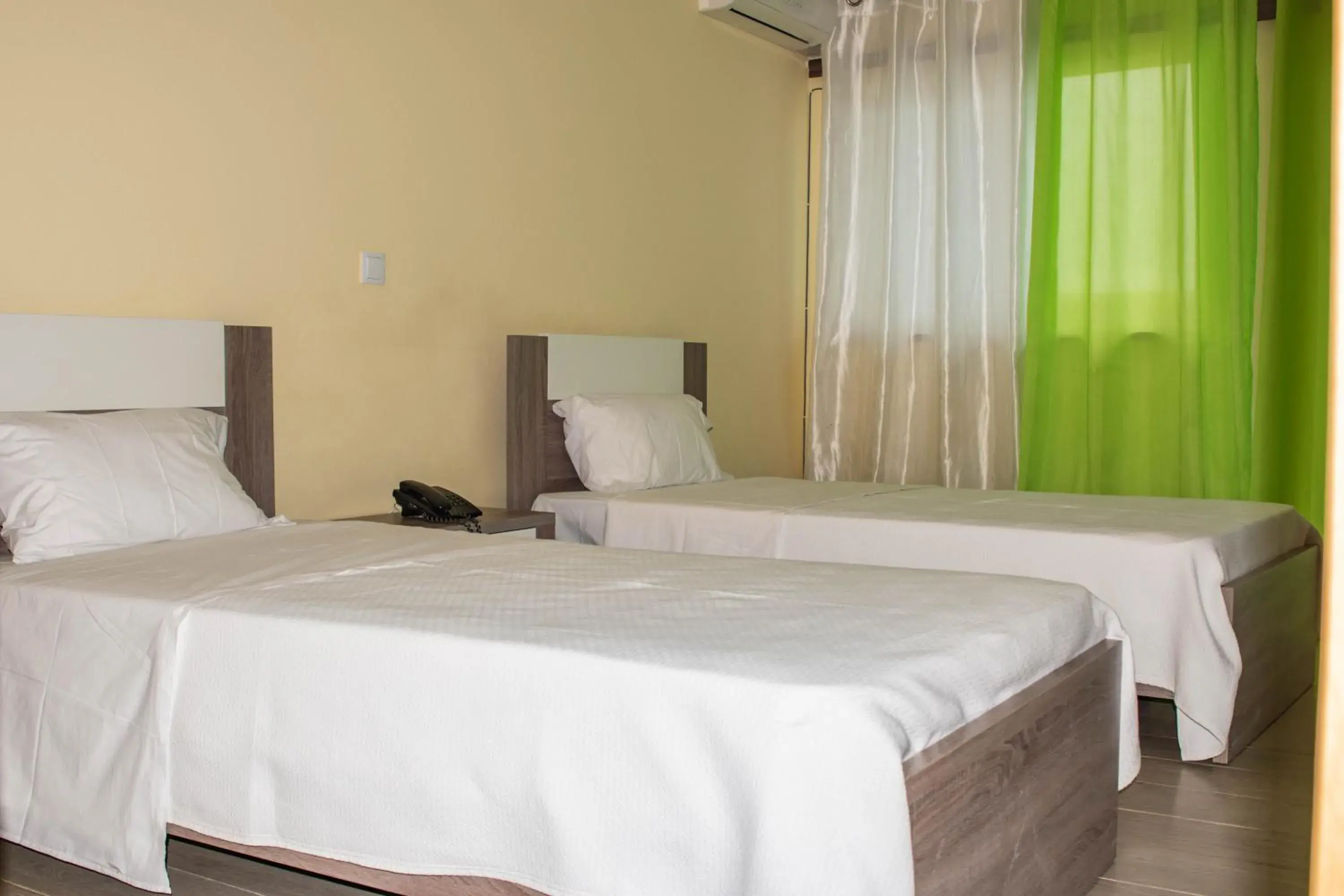 Standard Twin Room - single occupancy in Hotel Vitoria Standard Twin Room - single occupancy in Hotel Vitoria