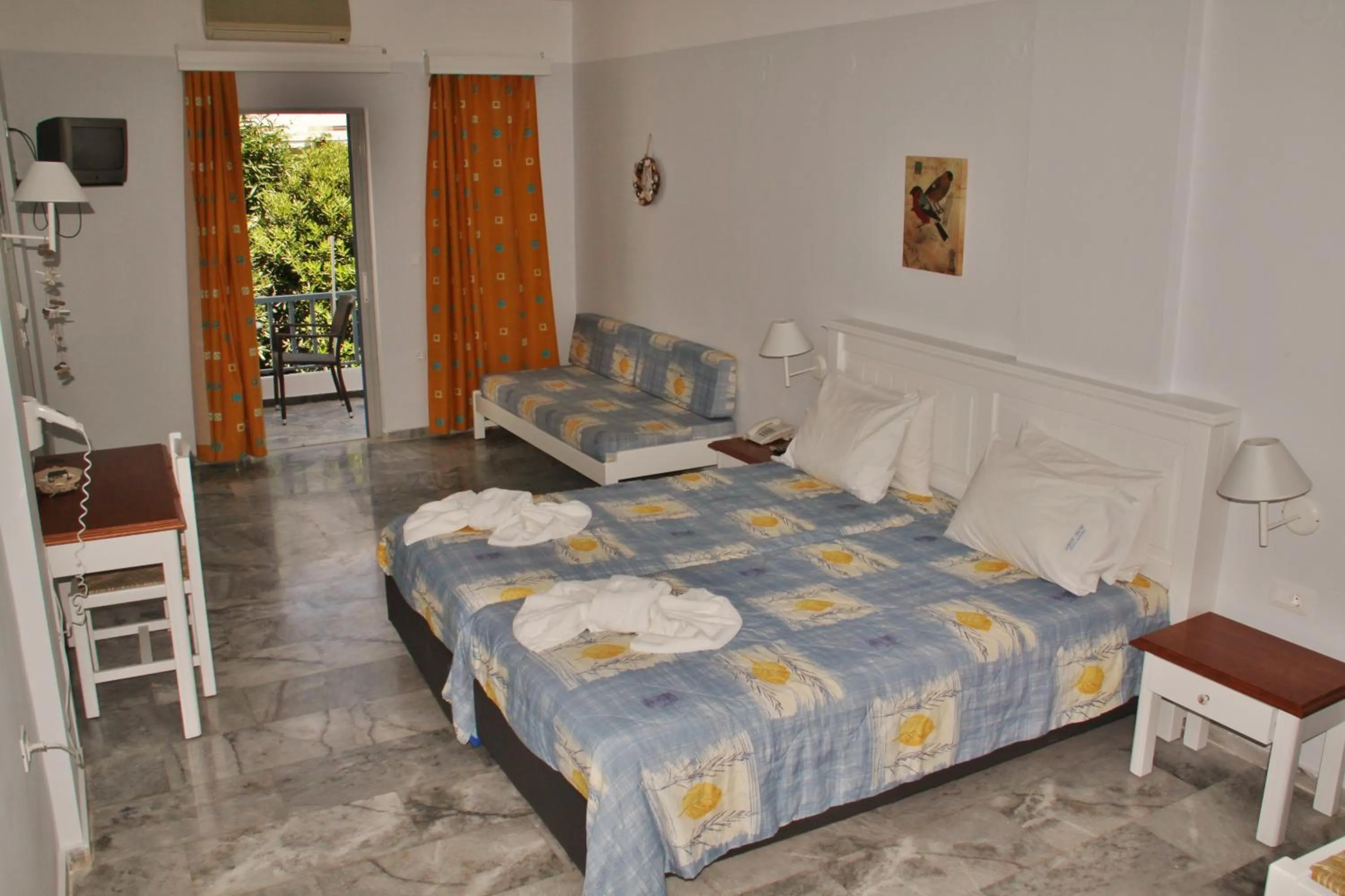 Day, Bed in Santa Irene