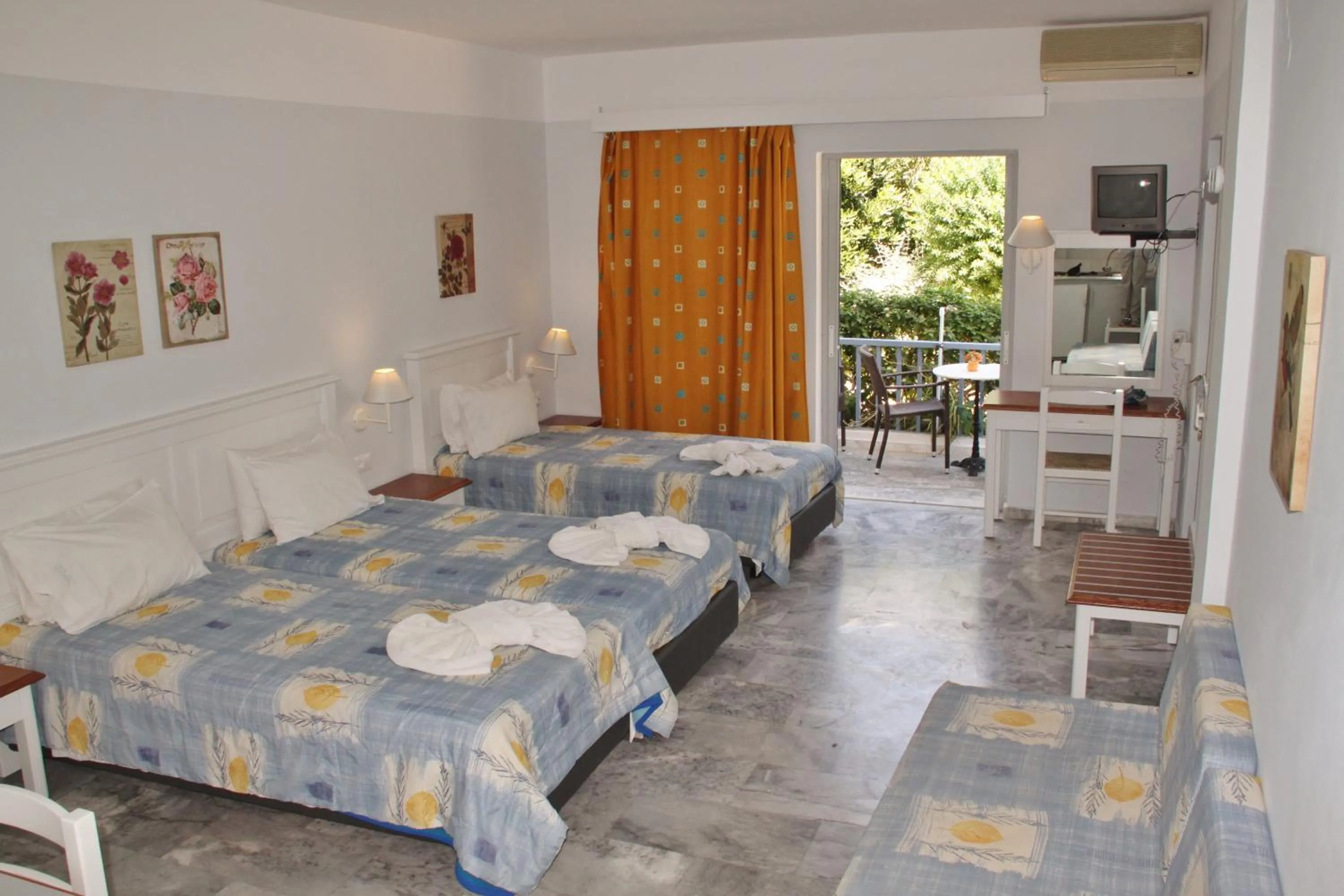 Day, Bed in Santa Irene