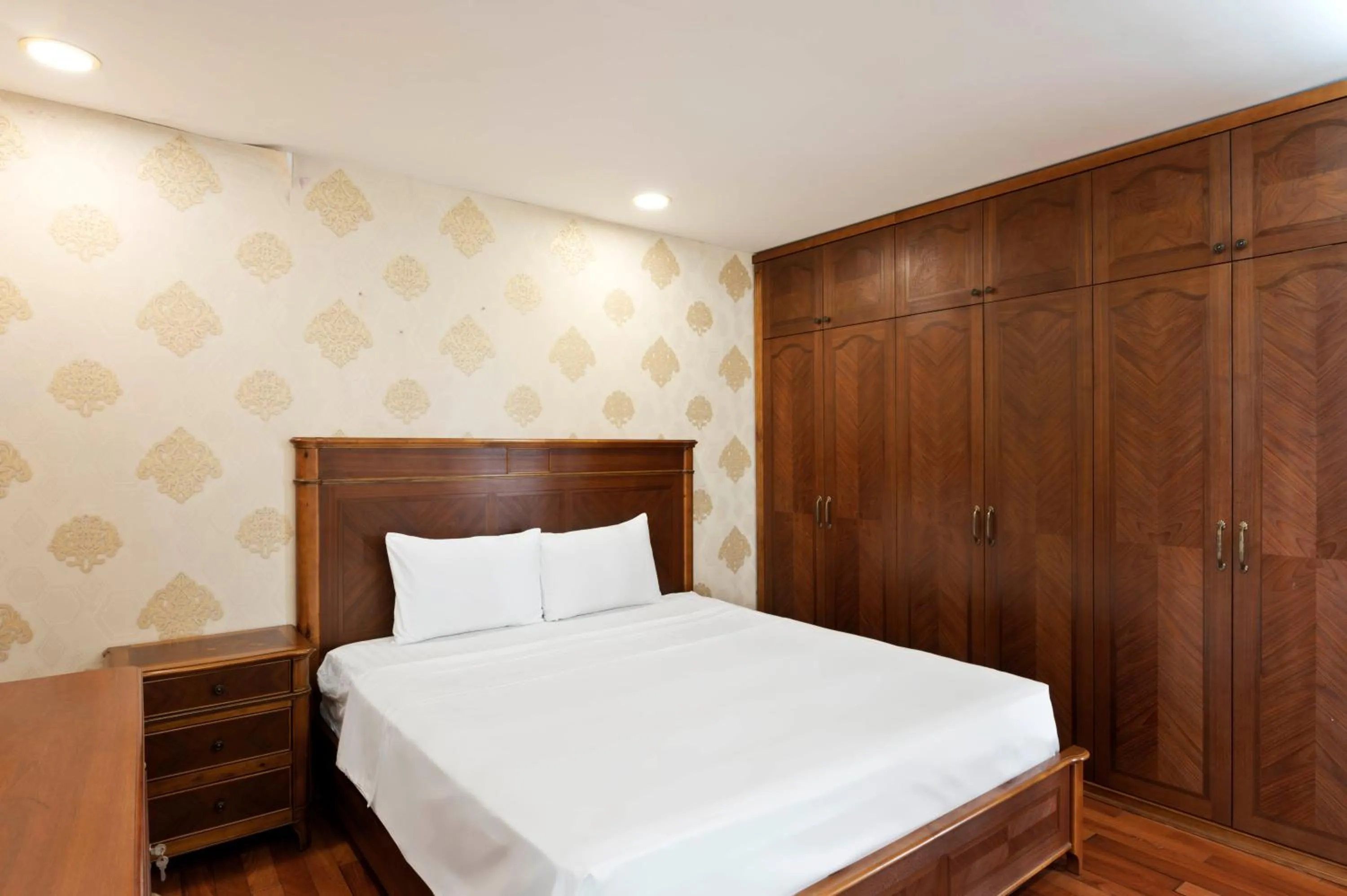 Bed in 22Land Moon West Lake