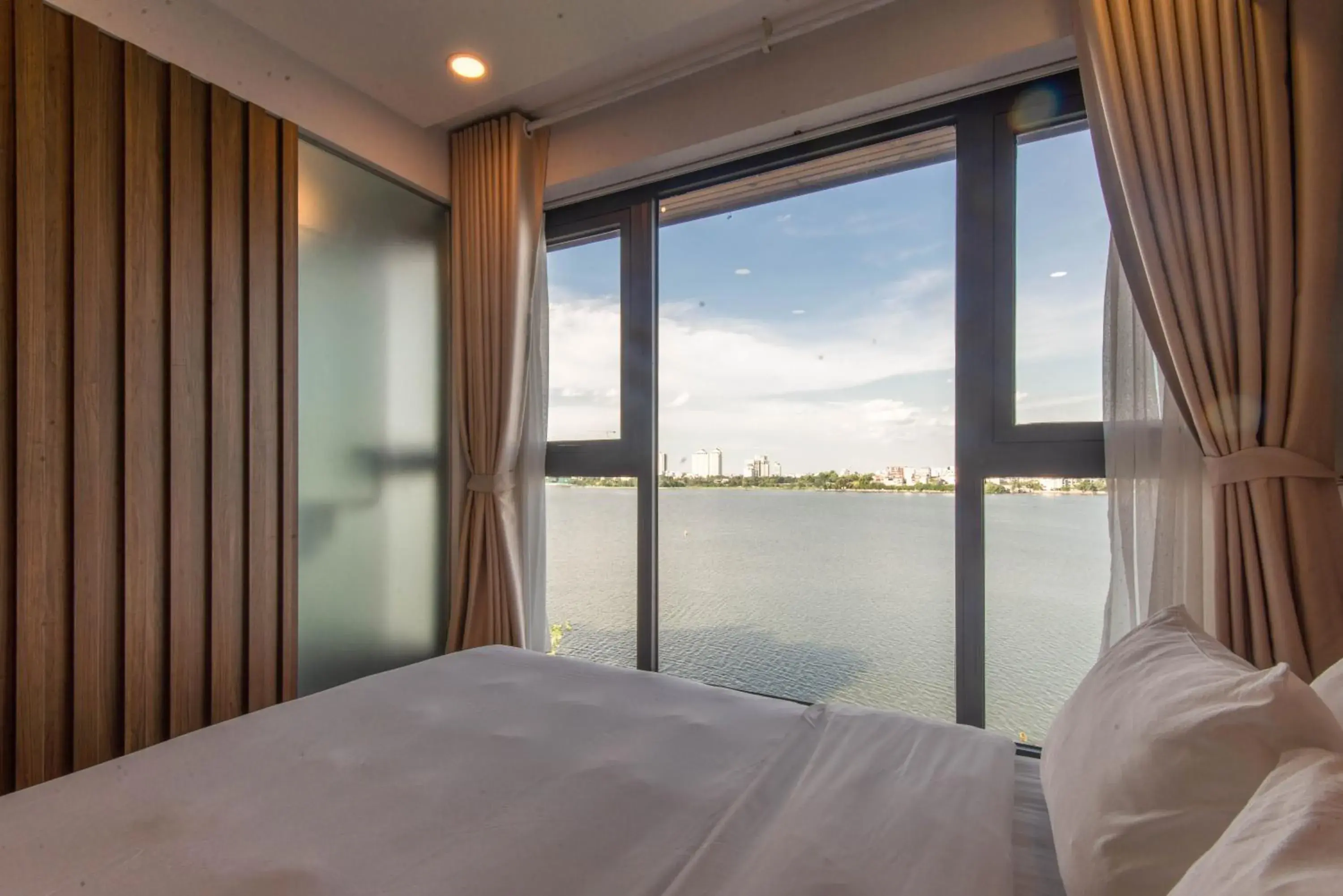 Bed in 22Land Moon West Lake Bed in 22Land Moon West Lake