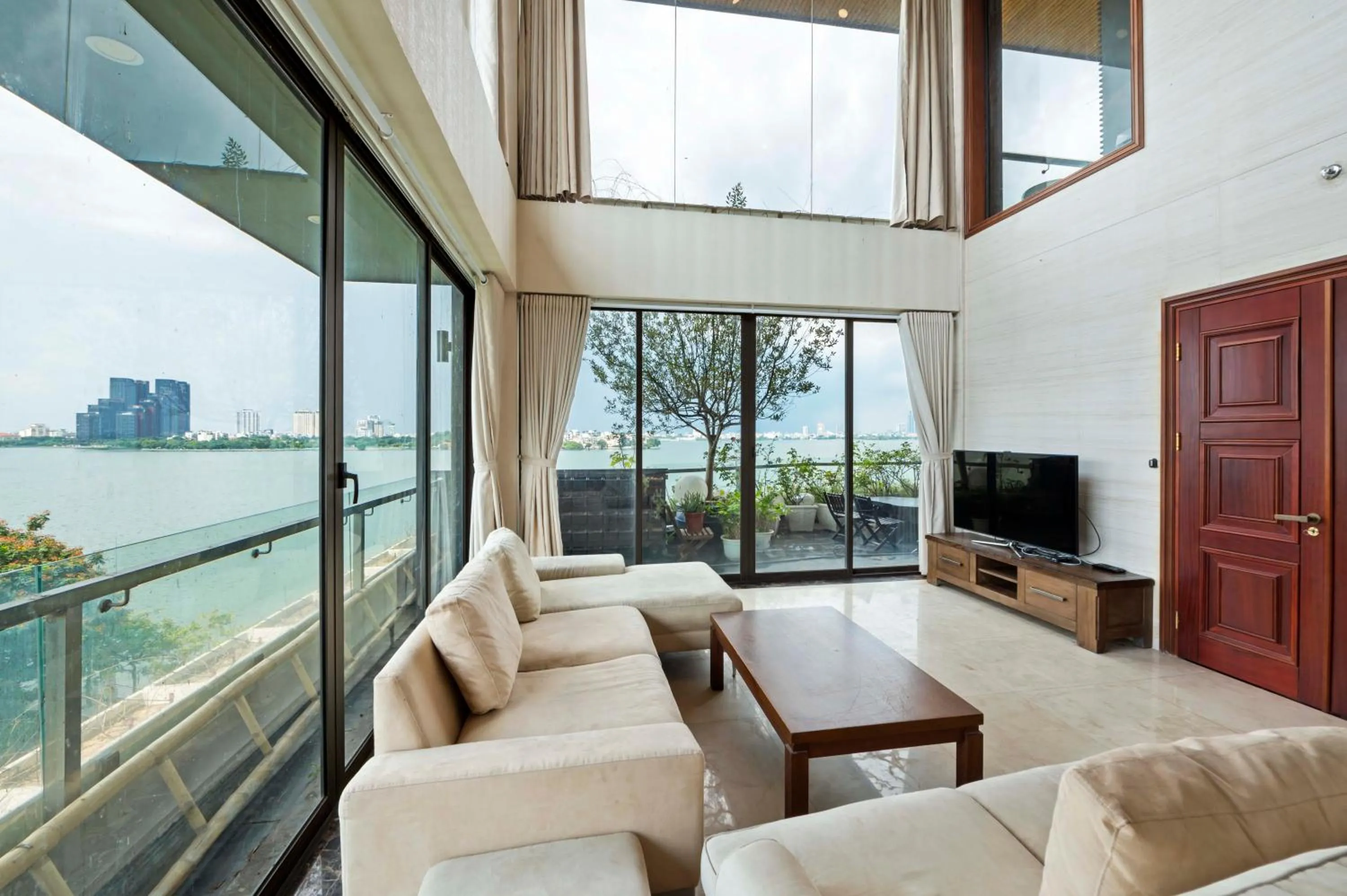 Patio in 22Land Moon West Lake