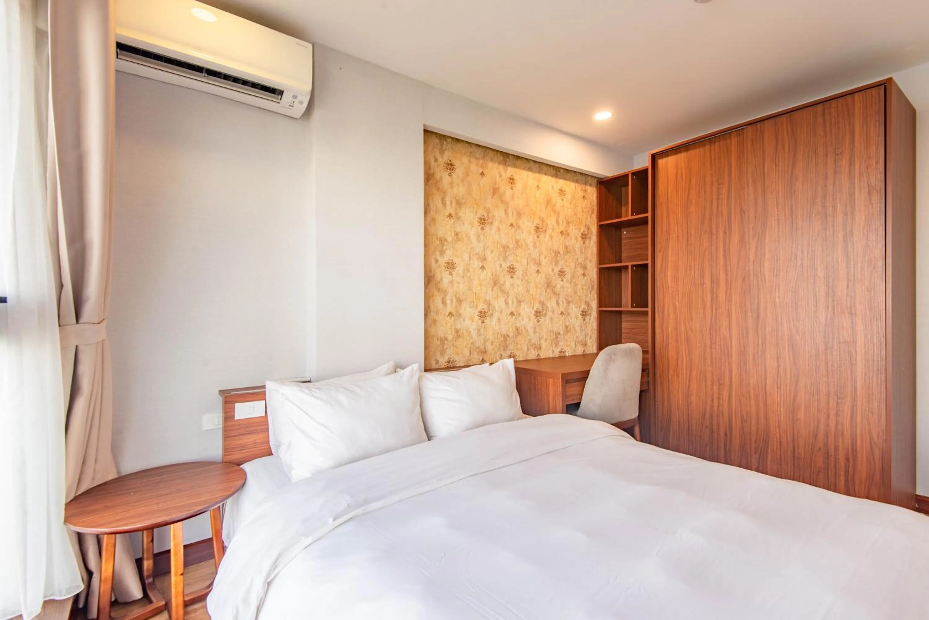 Bed in 22Land Moon West Lake