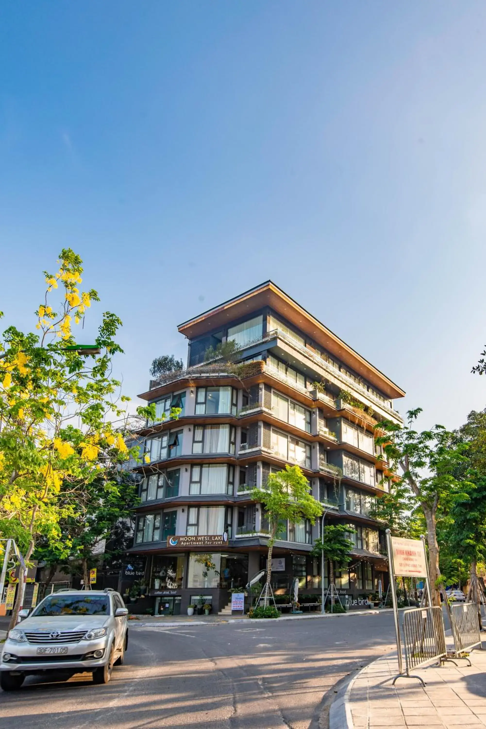 Property building in 22Land Moon West Lake Property building in 22Land Moon West Lake