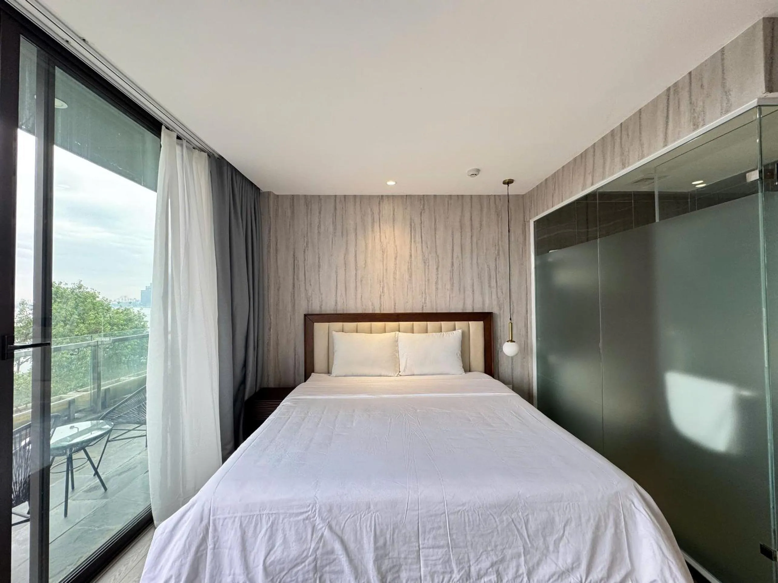 Bed in 22Land Moon West Lake